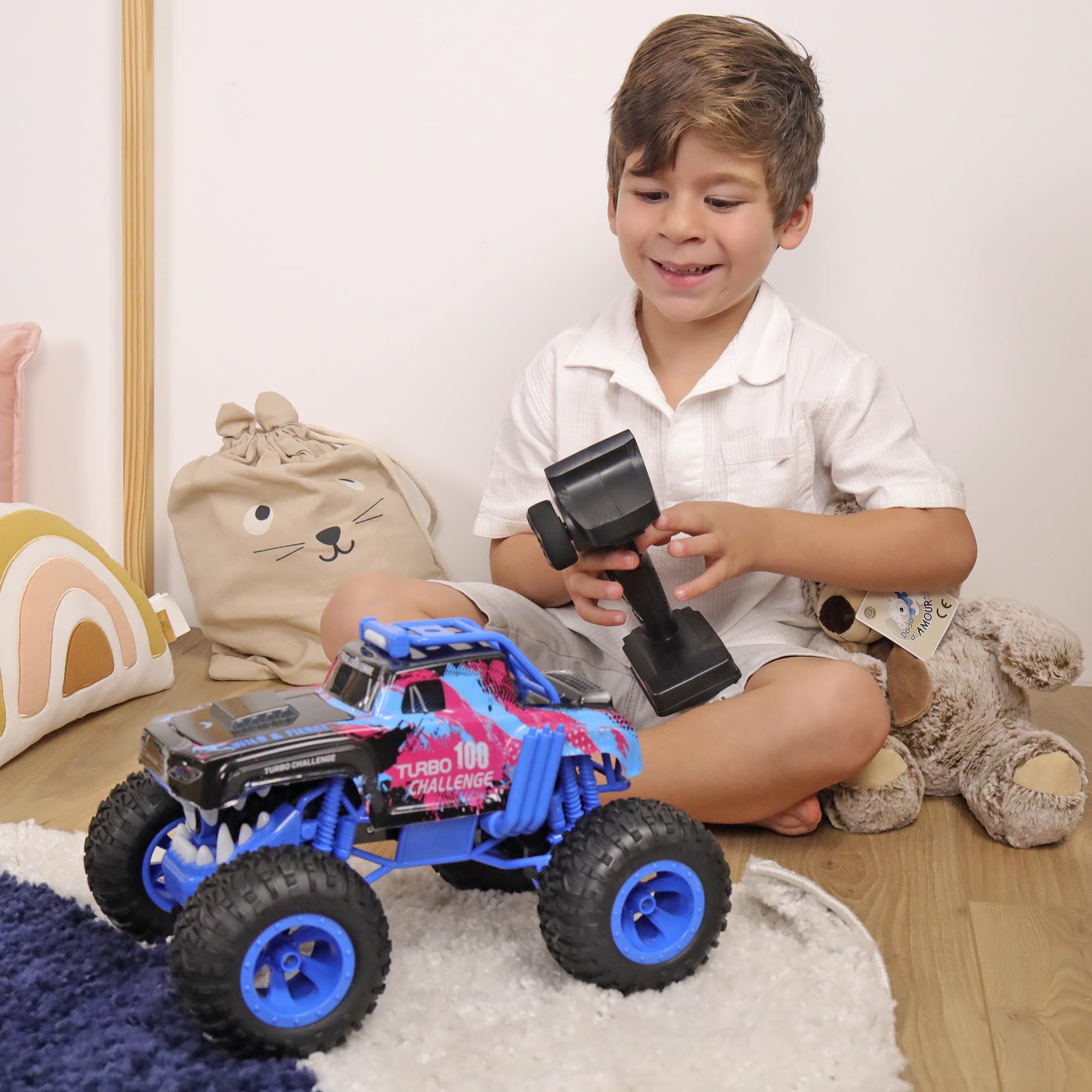 TURBO CHALLENGE - Turbo Roar 100 - Cascade - 1/12-095360 - Voiture Télécommandée - Bleu - Prêt à Rouler - Option Fumée - Batterie Rechargeable et Piles incluses - Plastique - À Partir de 6 Ans