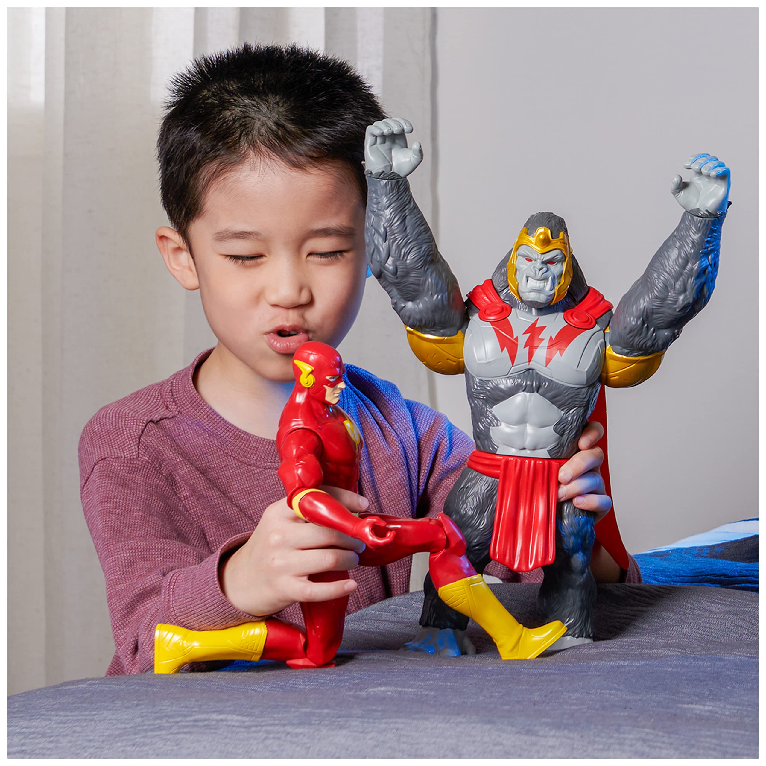DC Comics, Pack de 4 Figuras Batman vs. Gorilla Grodd, Figuras de acción de 30 cm (Batman, The Flash, Gorilla Grodd, King Shark), Juguetes para niños y niñas a Partir de 3 años