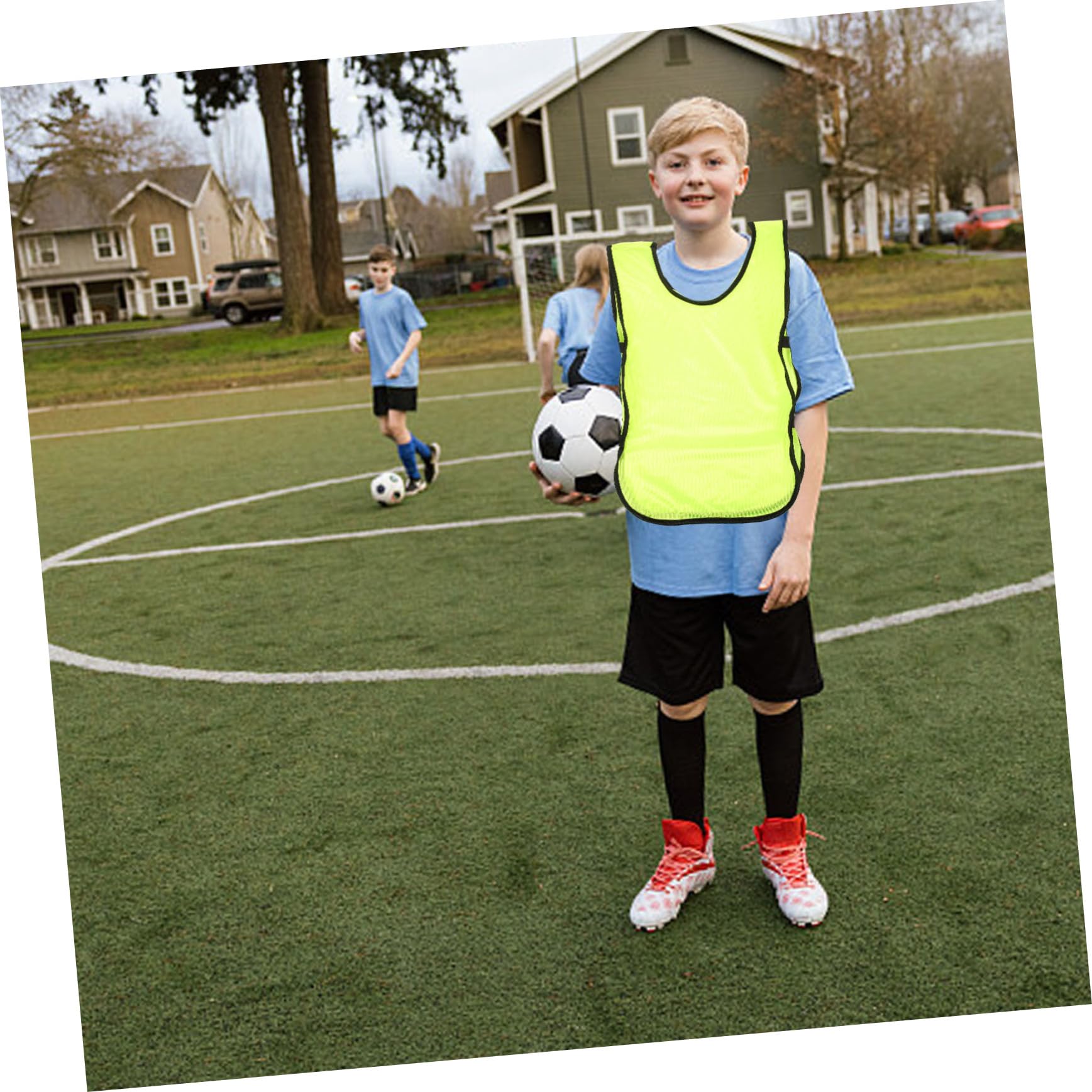 12 Stück Fußball Trainingsleibchen aus Polyester Formstabile und Leicht Anzuziehende Sportwesten für Kinder und Jugendliche im Fußballtraining