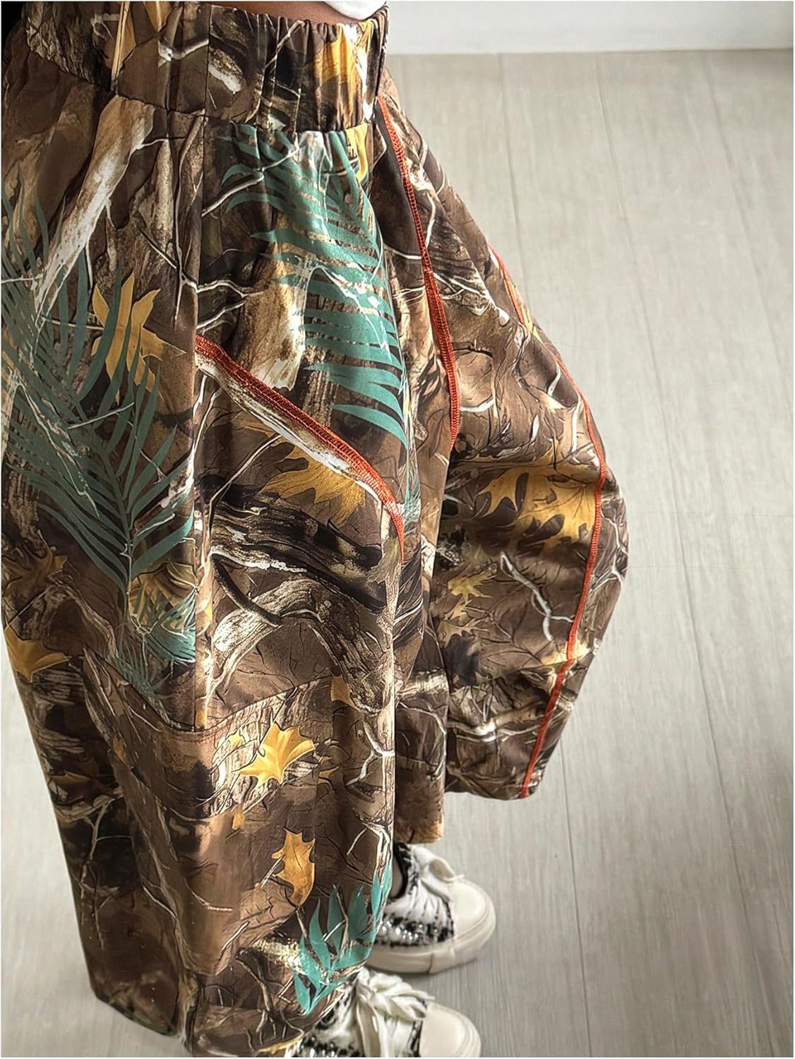 WDIRARA Women's Camo Baggy Cargo Pants Streetwear Capris Sweatpants with Flap Pocket - Image 5