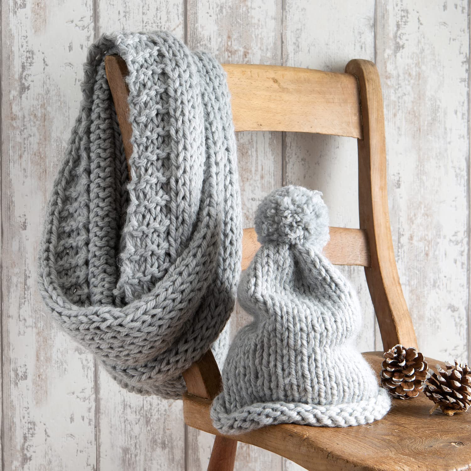 Kit de tejer con gorro y bufanda con pompones - Manualidades Principiante
