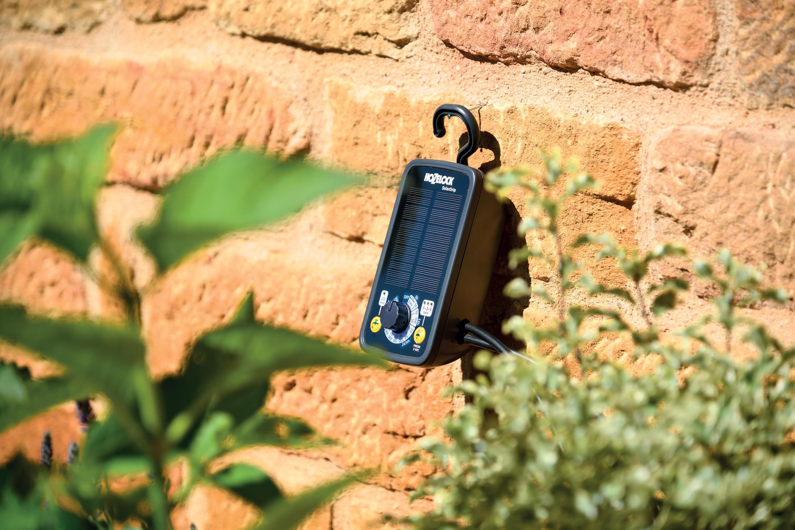 HOZELOCK - Solar Select Controller, kit di irrigazione automatica a energia solare per un massimo di 20 vasi, sistema di irrigazione a goccia con tubo da 20 m, 13 programmi preimpostati, irrigazione