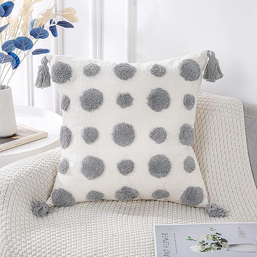 PANOD Fundas de almohada decorativas de felpa súper suaves de 26 x 26 pulgadas, color gris, con pompones sólidos con borlas, decoración moderna,