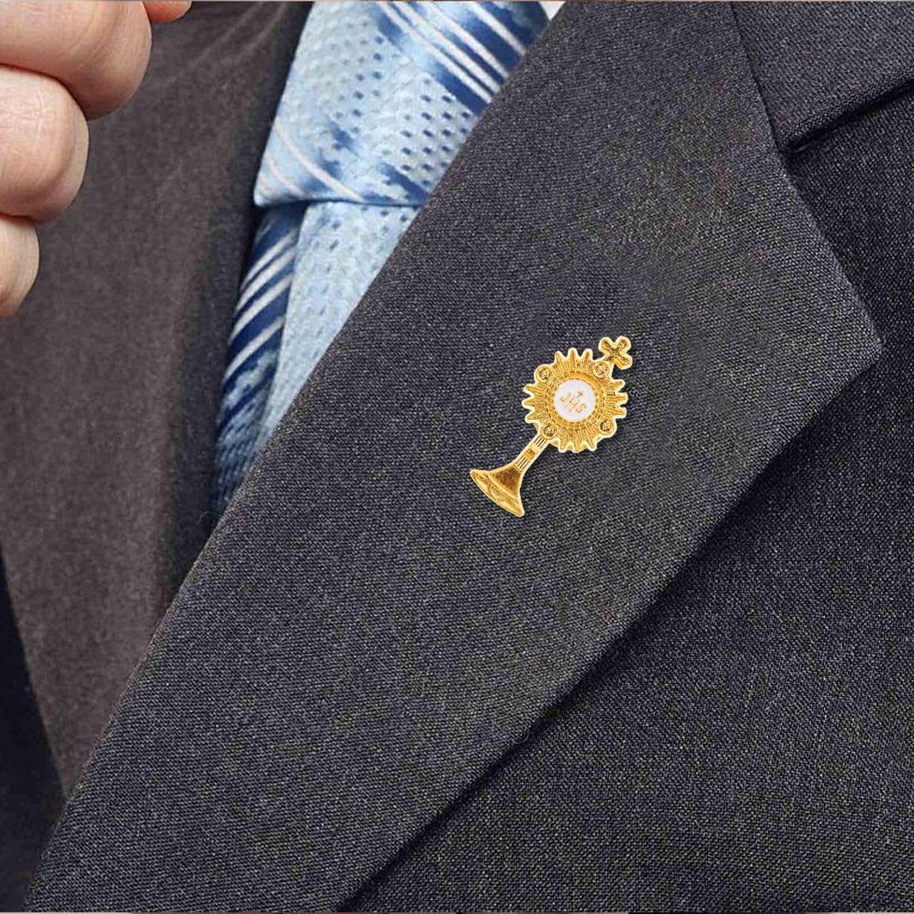 Catholic Lapel Pin Cross Brooch for First Communion Boys and Girls Religious Party Dress Accessory Durable Zinc Alloy 1.1 Inch