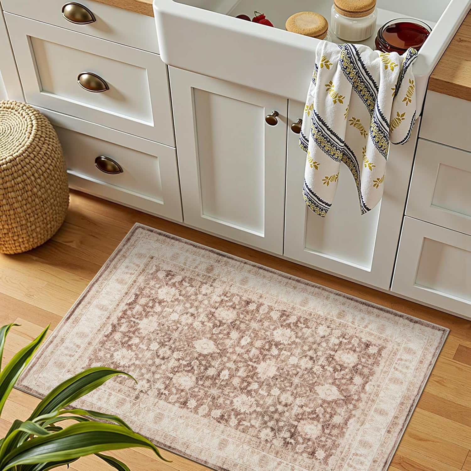 jinchan Vintage Rug 2x3 Entryway Washable Floral Oriental Accent Distressed Indoor Doormat Small Non Slip Soft Lightweight Rug Retro Carpet for Entrance Kitchen Bathroom Bedroom Decor Taupe