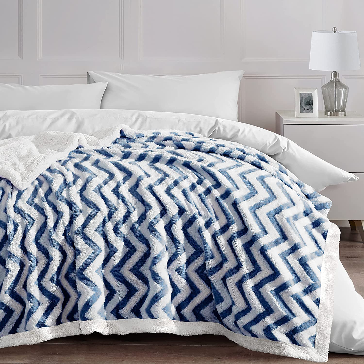 Night Zone Sherpa Fleece Blanket Throw Wavy Versatile Fluffy Soft Reversible Cozy Fleece Plush Blanket Warm Thick Winter Sofa Couch Throw All Season Blanket Throw (Navy, 150 x 200 cm)