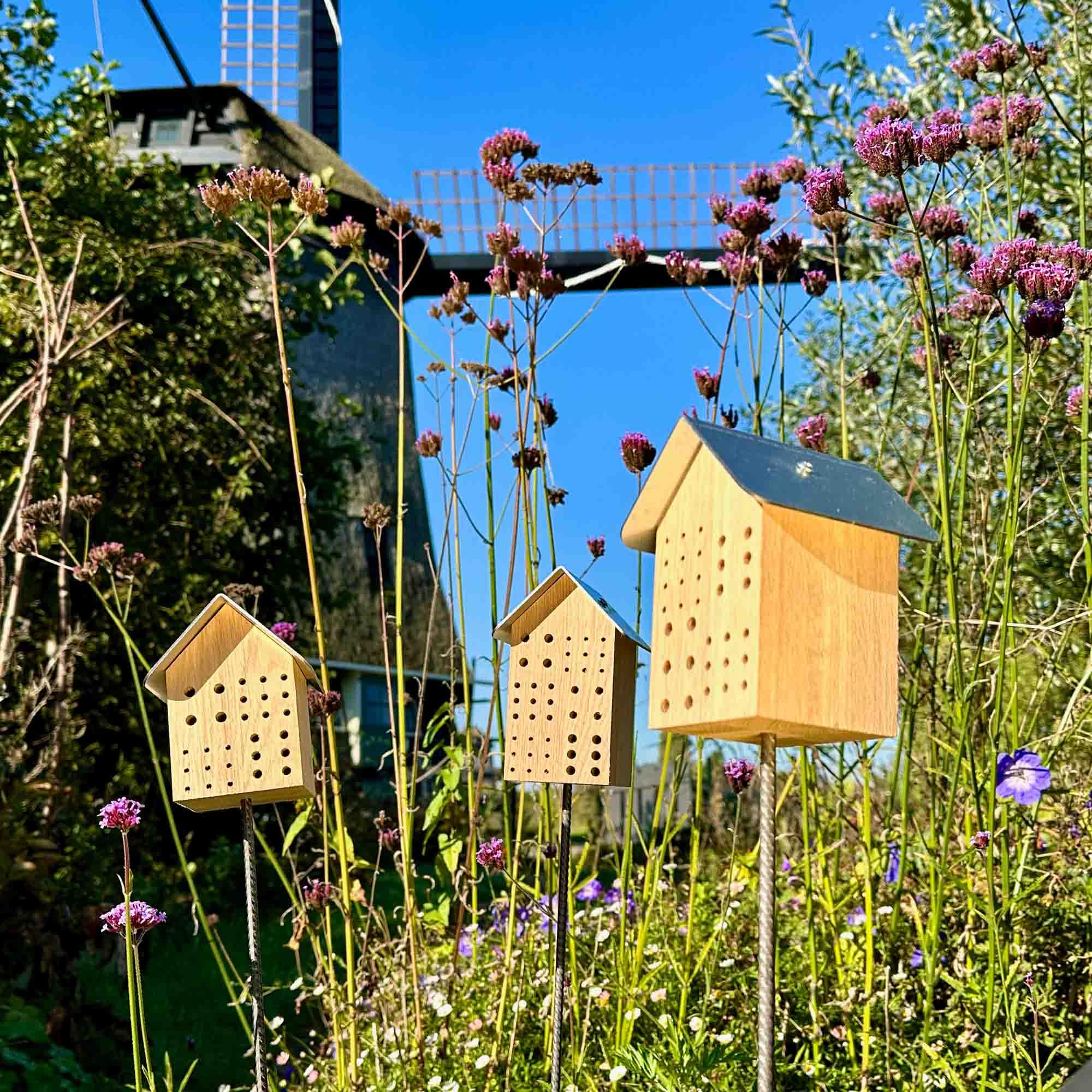 GARTENETAGE Bienendorf Geschenkset für Bienenliebhaber - Perfektes Set mit Blumenwiese Mischung, hochwertigem Insektenhotel, nachhaltiger Verpackung und Anleitung zur Bienenförderung