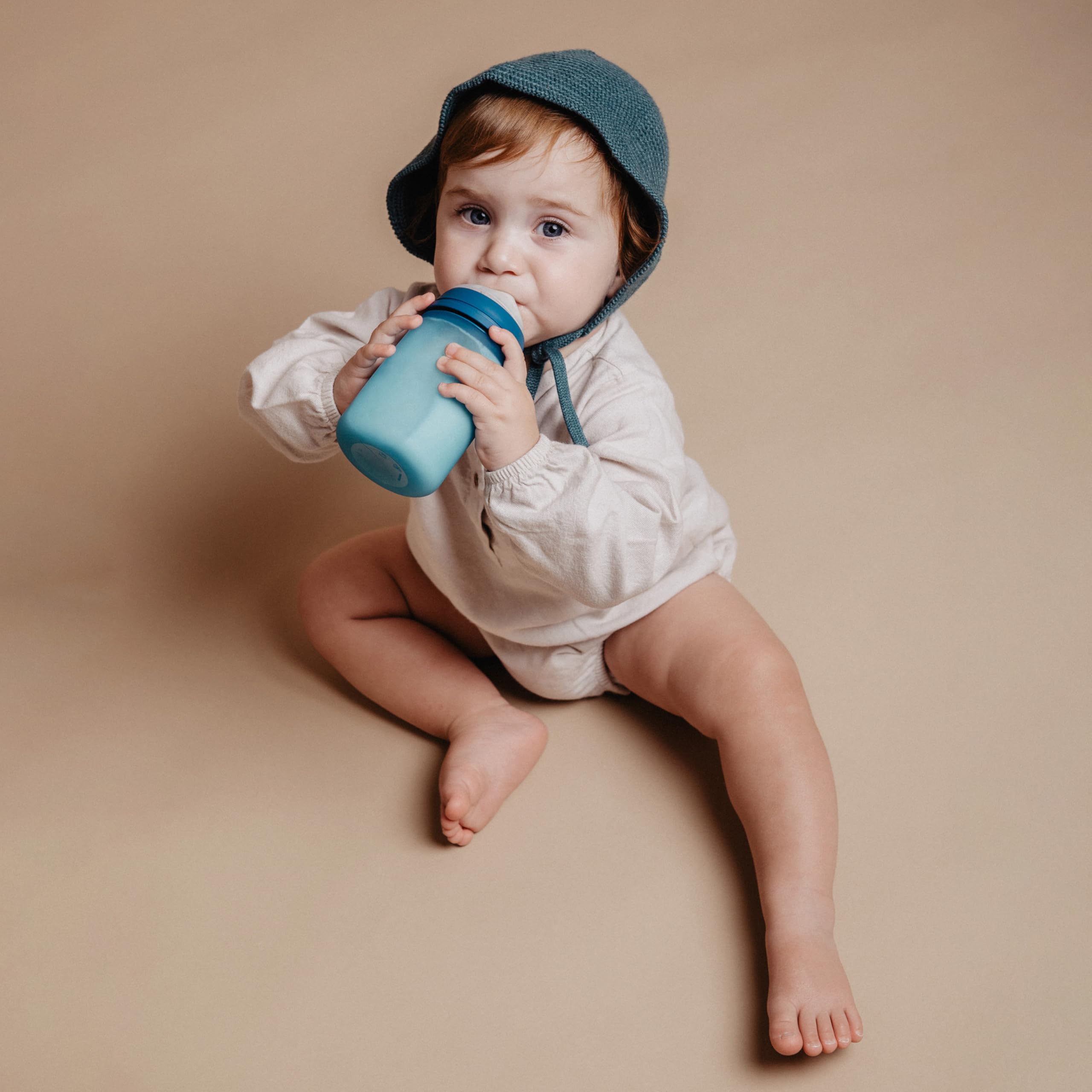 Suavinex, Biberon in Silicone da 240 ml, con Tettarella Fisiologica in Silicone SX Pro, con Valvola Anticolica, Biberon a Flusso Medio (M). Per bambini +3 mesi. Colour Essence Blu oceano