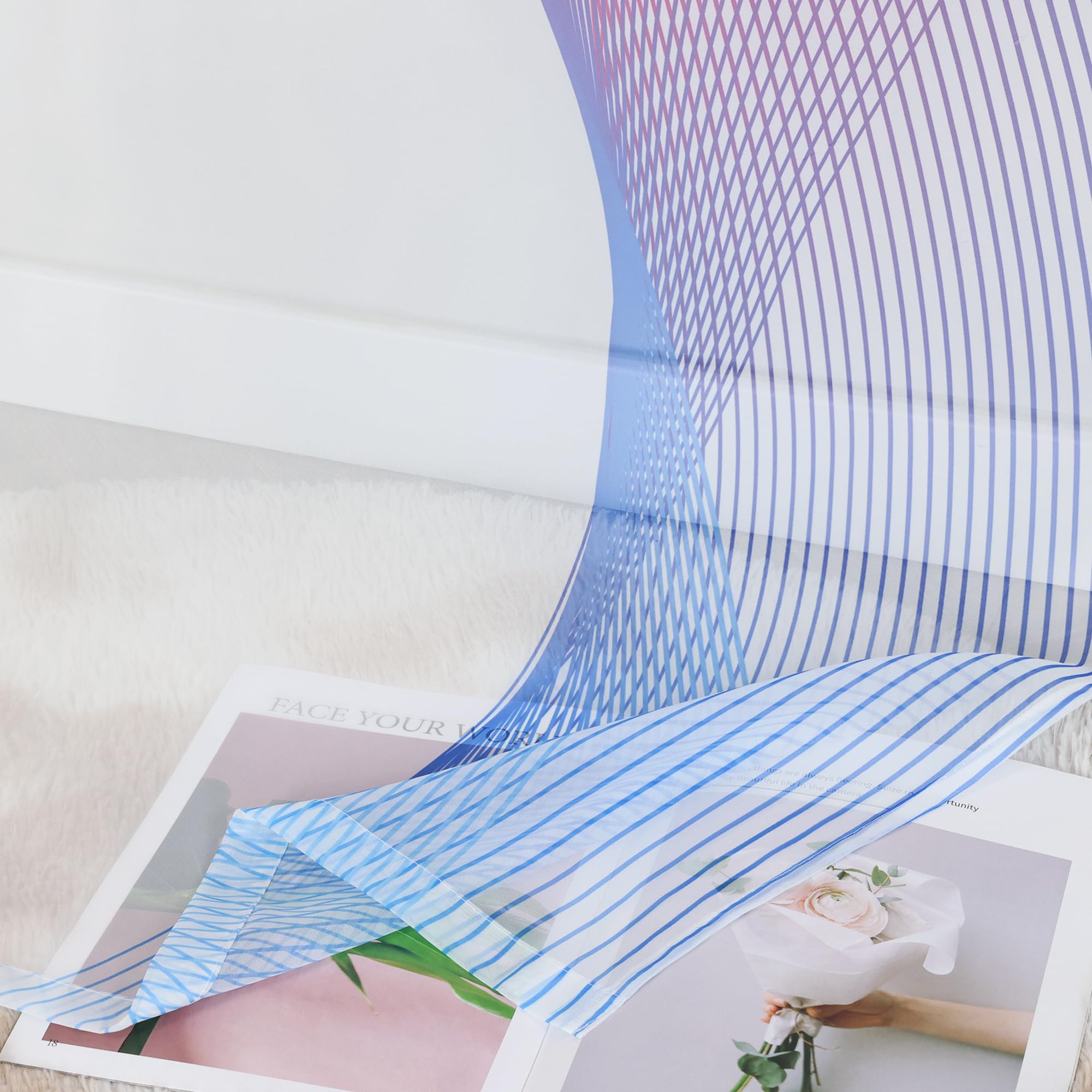 ESLIR Schiebegardinen Set 2er Flächenvorhang Kurz Schlaufenschals Gardinen mit Schlaufen Schiebevorhänge Transparent Vorhang mit bunten Streifen-Design Modern Weiß BxH 57x245 cm 2 Stück