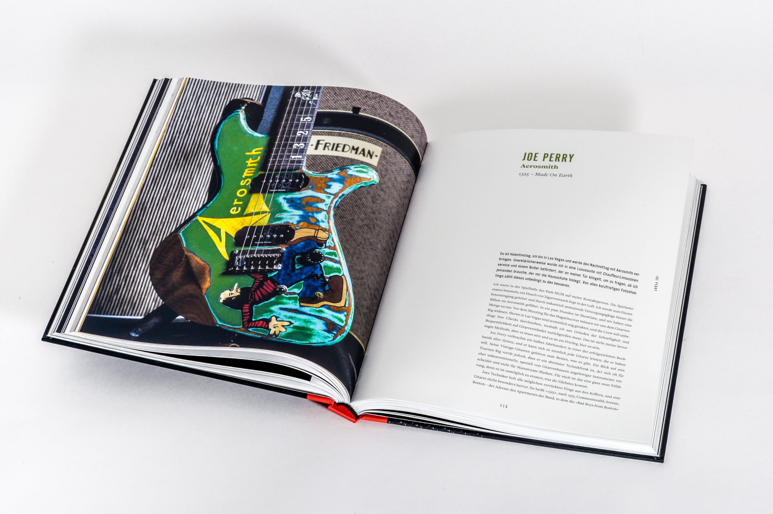 Kult-Gitarren: Legendäre Gitarristen und ihre Instrumente - Reich bebilderter Prachtband mit Schmuckschuber