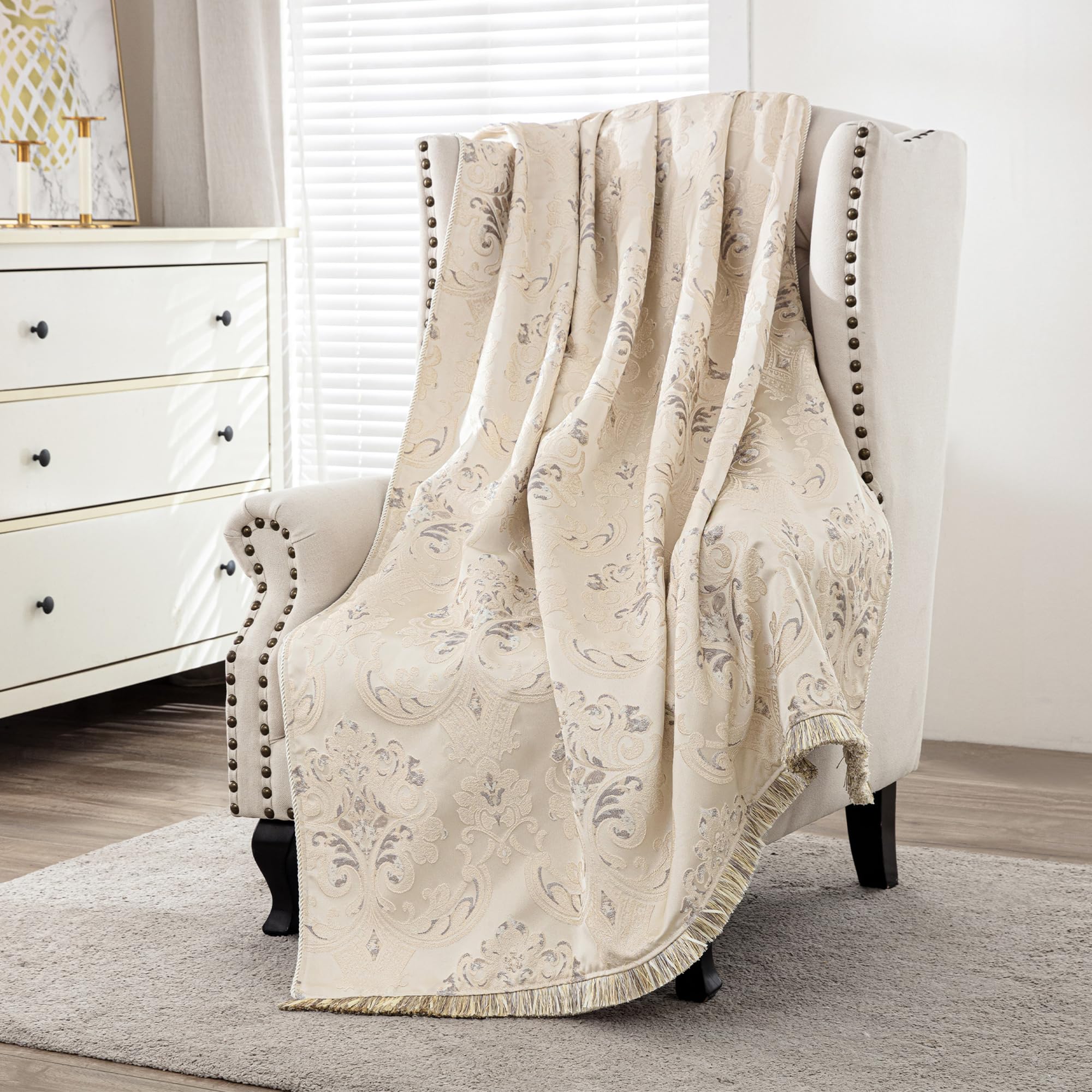 Manta Sofá de Jacquard Damasco, Manta Clásica de Lujo con Borlas para Cama Sofa Sillón Reclinable Sala de Estar Dormitorio 132x182cm (Beige)