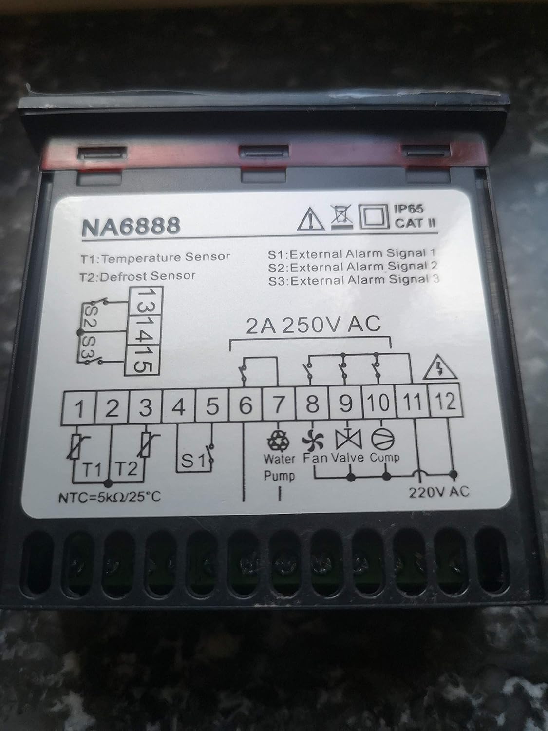 Tilbage view of the NA6888 controller showing the wiring diagram and terminal connections