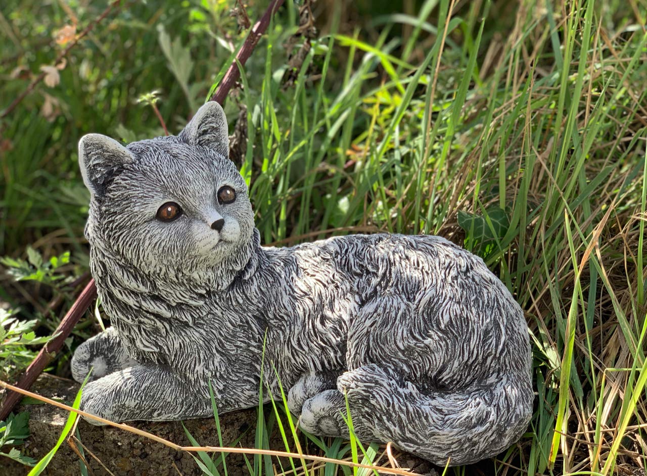 stoneandstyle Steinfigur Katze Emilia liegend frostfest wetterfest Gartenfigur Steinguss