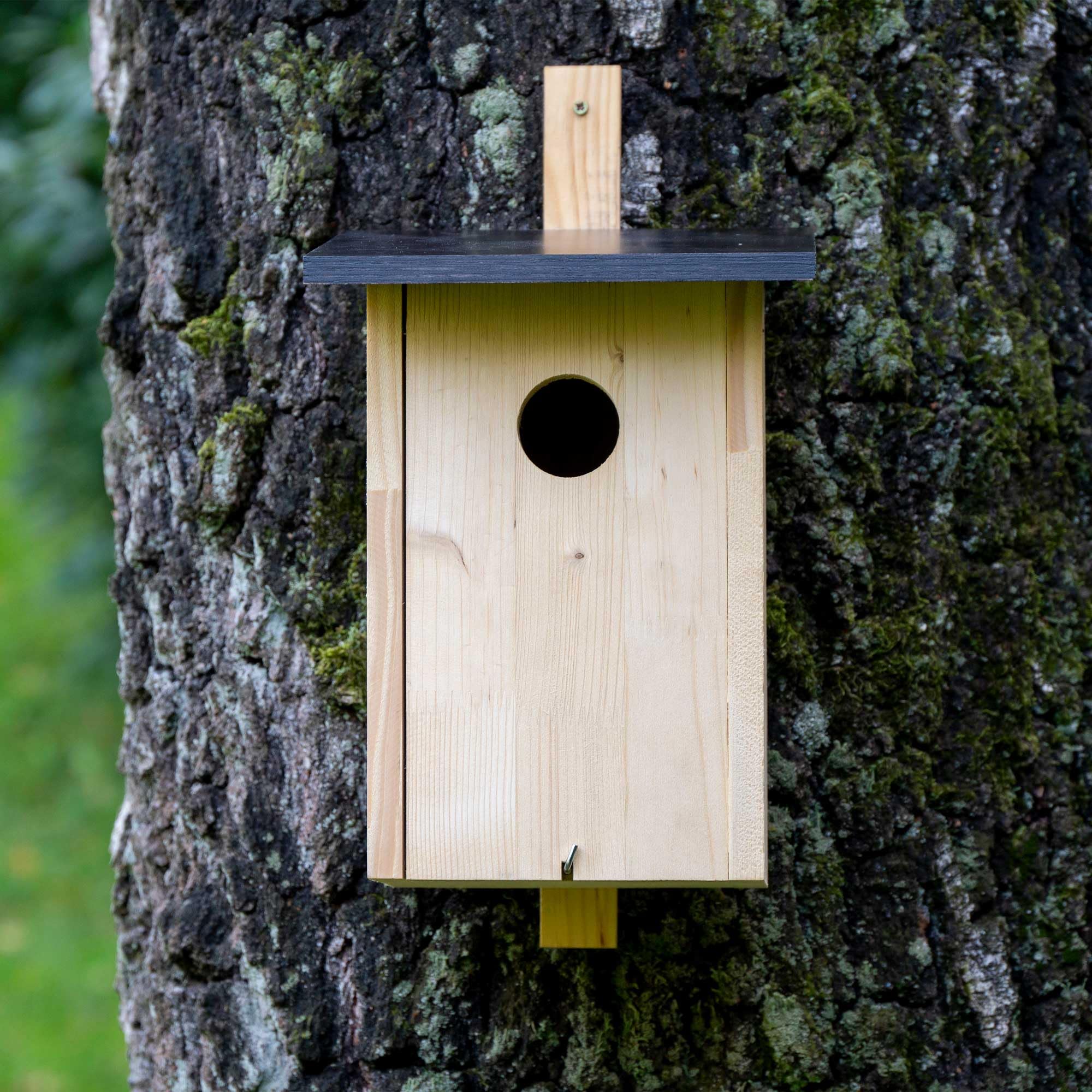 dobar® Klassischer Nistkasten für Stare und Spechte - Vogelbrutkasten zum Aufhängen - 22 x 25 x 32 cm - Natur