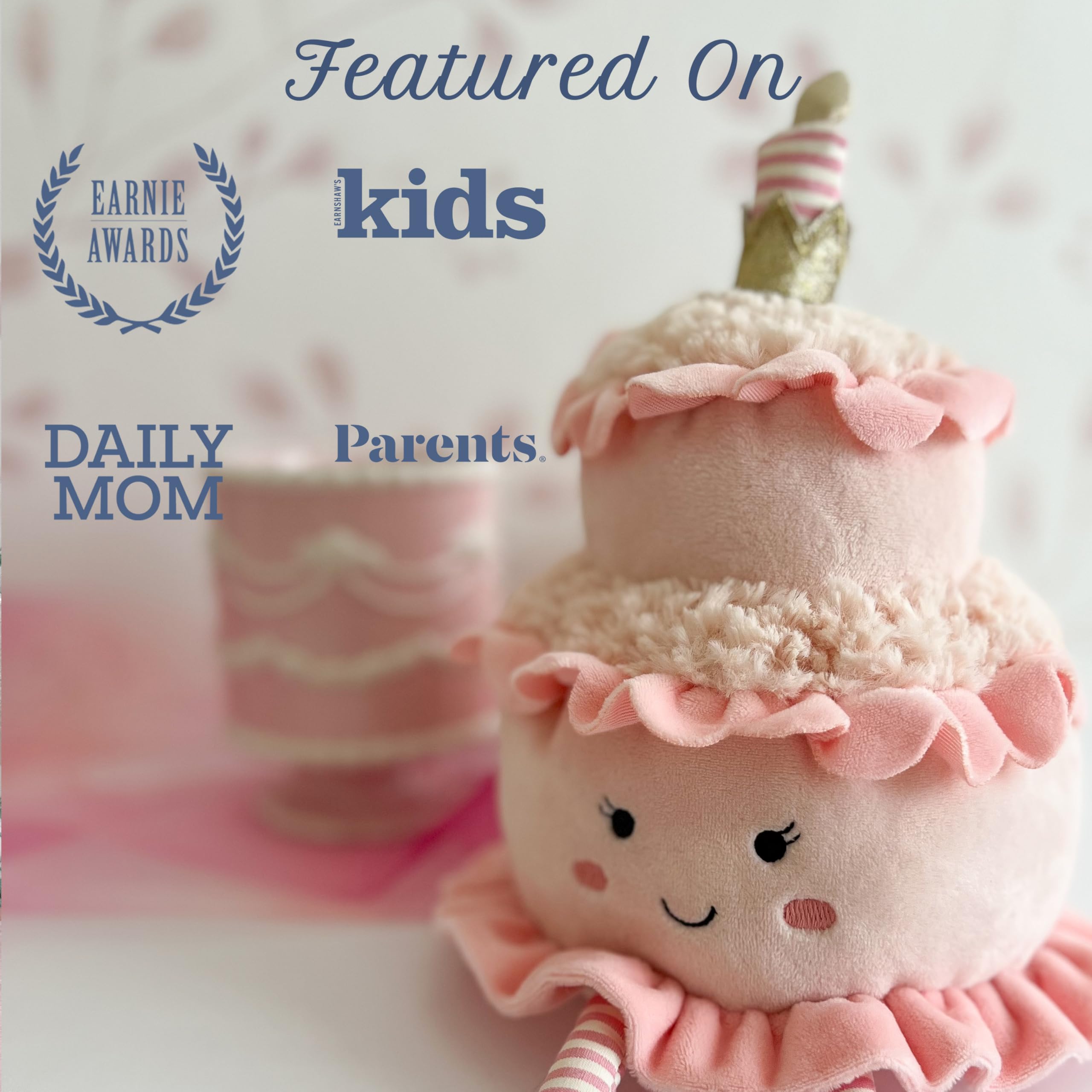 MON AMI Peluche de pastel de pañales – Animal de peluche dulce postre de 22,9 cm – Adorable pastel de cumpleaños de dos niveles con vela y piernas a rayas | Linda peluche decorativo y regalo para