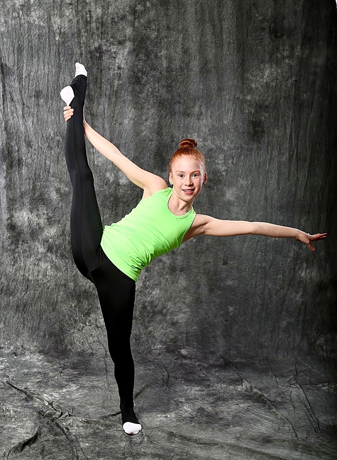 Turnhose Mädchen mit Steg – Rhythmische Sportgymnastik, Ballett & Tanz | 4-Wege-Stretch, atmungsaktiv, Mikrofaser, Schwarz/Gold