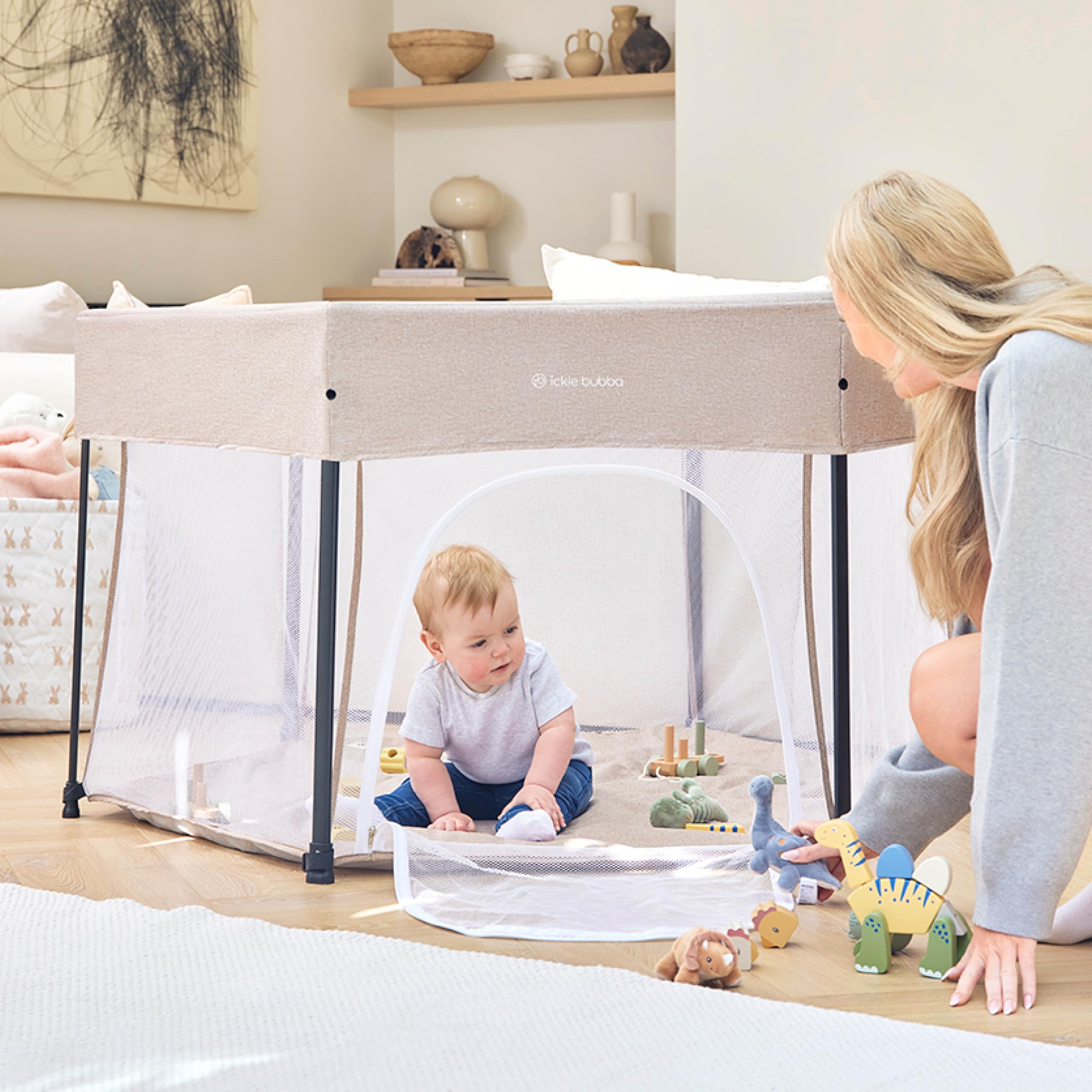 Ickle Bubba Fiesta Pop-Up-Laufstall – Aufbau in 30 Sekunden, atmungsaktive Netzseiten, gepolsterte Spielmatte und kompakt zusammenklappbar für einfachen Transport, inklusive Tragetasche (Keks)