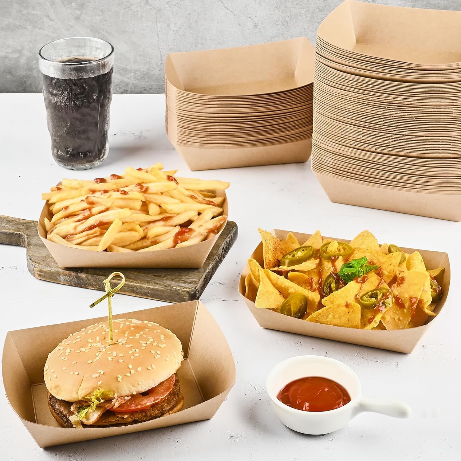 LATERN 100 Pièces Plateaux en Papier Kraft, 16CM x 12CM Bateaux en Papier Très Résistants Boîte de Service Jetable pour Frites Nachos Snack Hot Dog Taco Popcorn Barbecue Pique-Nique Mariage Fêtey