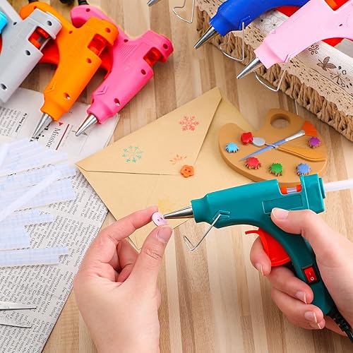 Miniatura 5 de Therwen 12 piezas de mini pistola de pegamento para manualidades a granel con 100 barras de pegamento, pistola de pegamento multicolor de