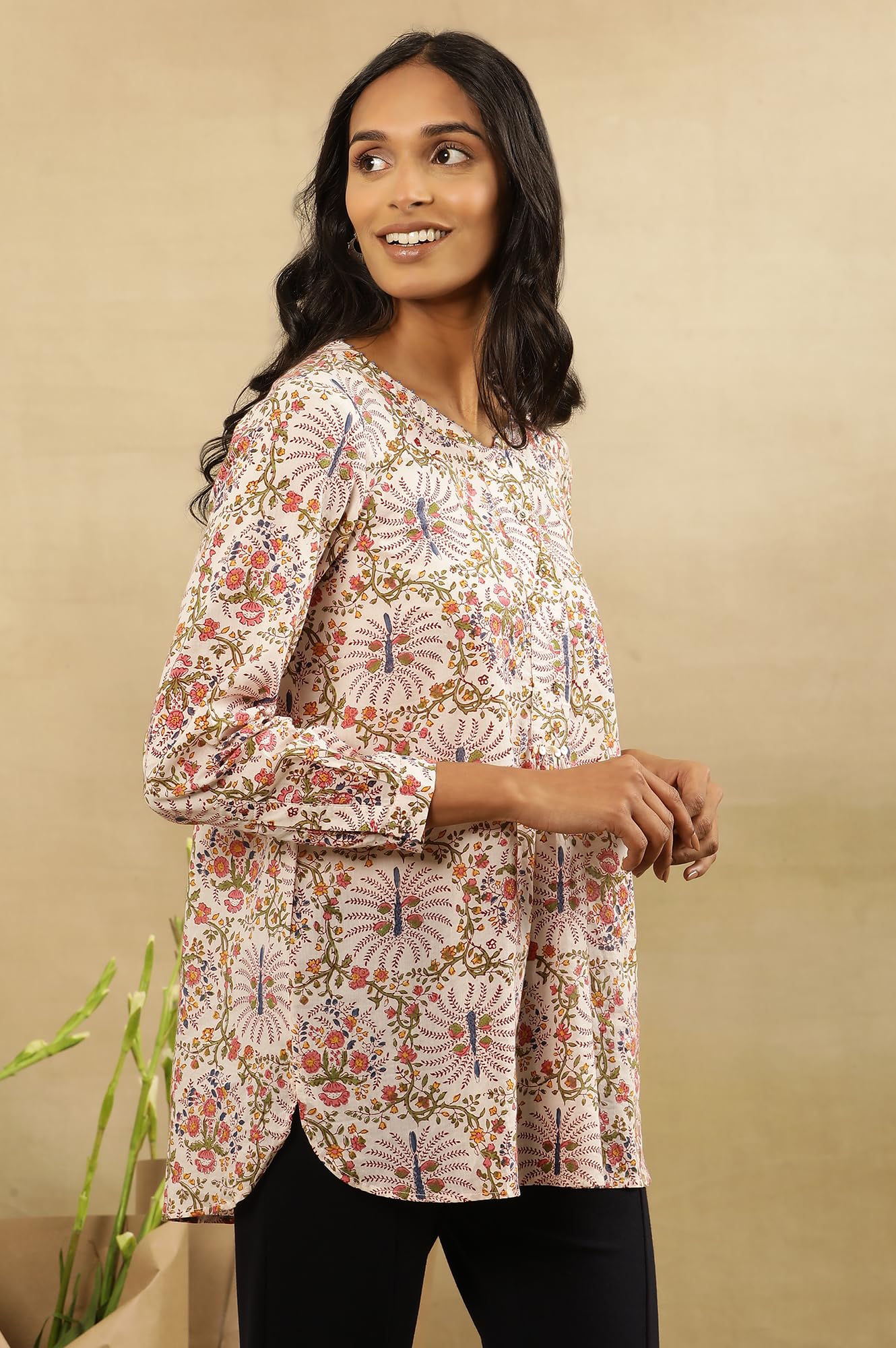 Folksong by W - Top dritto da donna, in cotone, con stampa floreale, colore: bianco