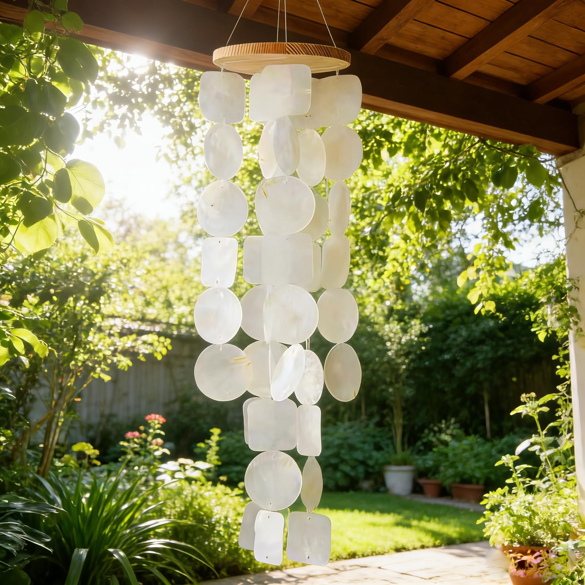 Carillons à vent pour l'extérieur - Coquillage - Décoration bohème - Carillon éolien fait à la main - Guirlande de coquillages - Décoration à suspendre - Décoration pour avant-toits, balcons, rebords