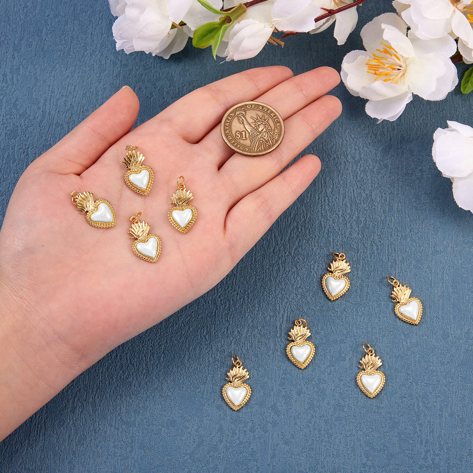 BEEFLYING 10 Pz Ciondolo ex Voto Sacro Cuore Smaltati in Metallo Placcato Oro Ciondoli Smaltati Pendenti con Risultati in Ottone per Gioielli Collana Bracciale Fare Forniture Artigianali,Bianco