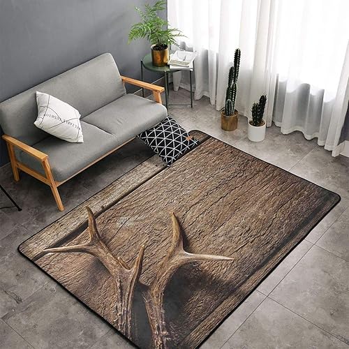 Alfombra suave para sala de estar, cuernos de ciervo sobre mesa de madera, textura rústica, superficie de caza, decoración de temporada de caza,