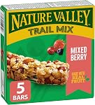 NATURE VALLEY Mixed Berry Chewy Trail Mix Granola Bars, No Artificial Colours, No Artificial Flavours, Made with Real Fruit and Whole Grains, Snack Bars, Pack of 5 Granola Bars, Naturally Flavoured