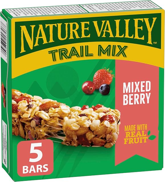 NATURE VALLEY Mixed Berry Chewy Trail Mix Granola Bars, No Artificial Colours, No Artificial Flavours, Made with Real Fruit and Whole Grains, Snack Bars, Pack of 5 Granola Bars, Naturally Flavoured