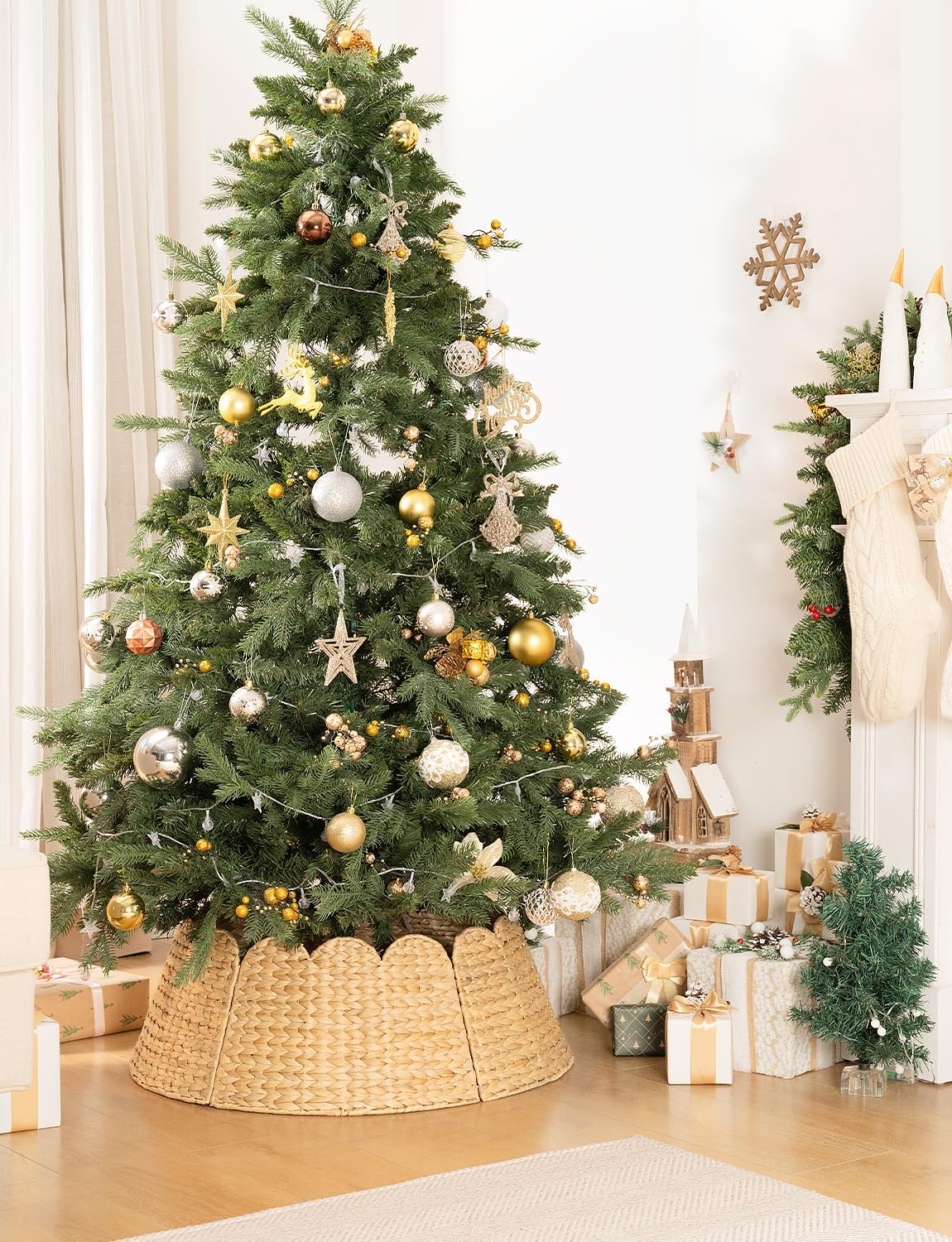 StorageWorks 28" Scalloped Christmas Tree Collar, Wicker Christmas Tree Base Skirt with Water Hyacinth, Rustic Tree Ring Stand Cover for Christmas Home Party Farmhouse Artificial Trees Decor