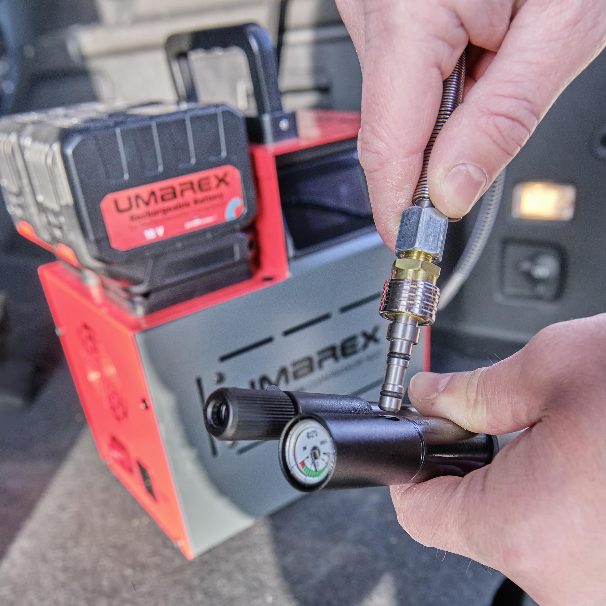 Umarex PerformanceAir 1400 PCP Compressore PCP, compressore portatile ad alta pressione fino a 300 bar, batteria o funzionamento a 230 V, connettore Foster, include 2 batterie agli ioni di litio e