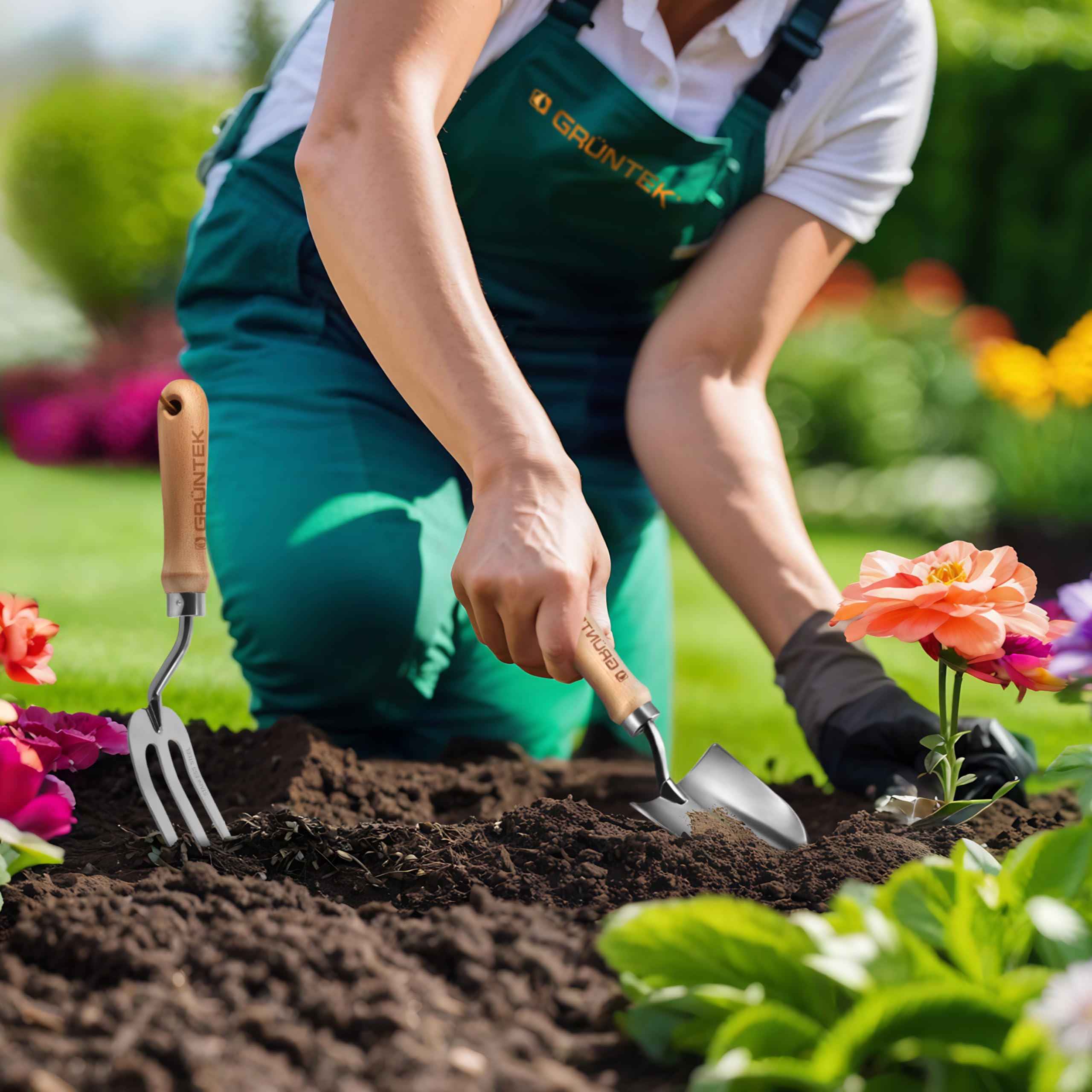 GRÜNTEK 4-TLG Gartenwerkzeug-Set, Premium Gartengeräte, besonders Stabiler Edelstahl, Rutschfester Eschenholz Griff, Garten-Kelle, Gabel, Multi-Unkrautjäter, Fugenstecher, Garten Werkzeug Satz