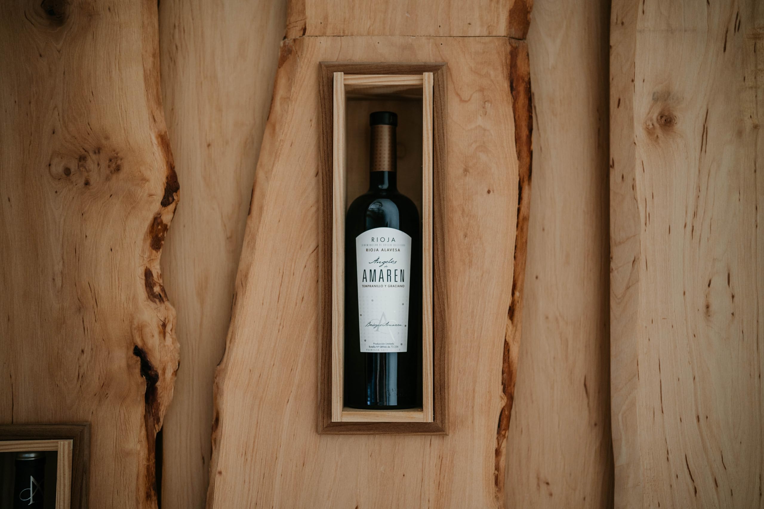 Ángeles de Amaren - Vino Tinto con D.O. Rioja - Elaborado con Variedad de Uva Tempranillo y Graciano - Notas Frutales - Barricas de Roble Francés y Americano - Incluye Estuche - 6 Botellas de 75 cl