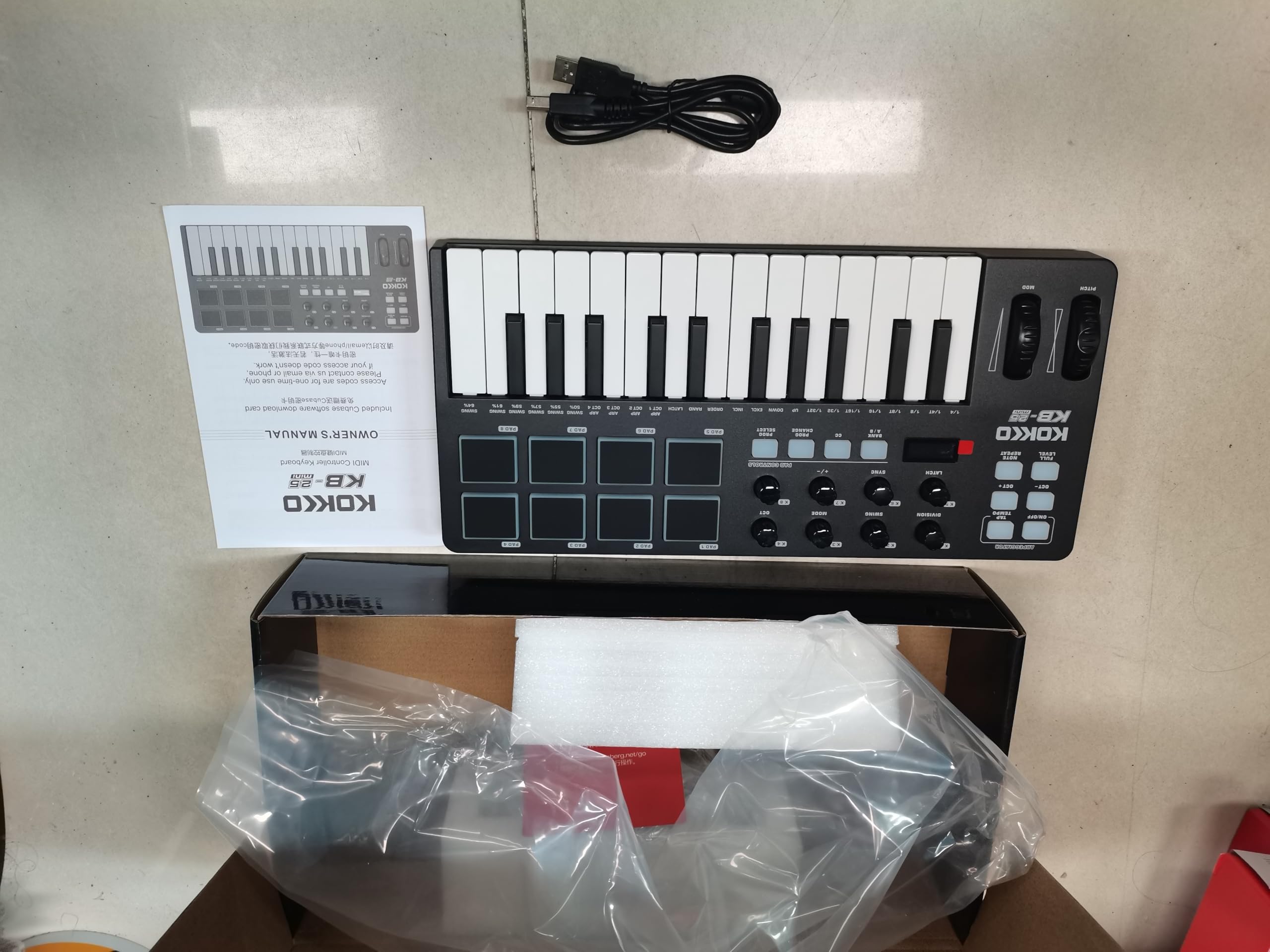 Tastiera Controller MIDI Professionale a 25 Tasti per Produzione Musicale con Funzioni Versatili per Software DAW e Drum Pad, Alimentazione USB, Ideale Appassionati di Musica e Produttori,