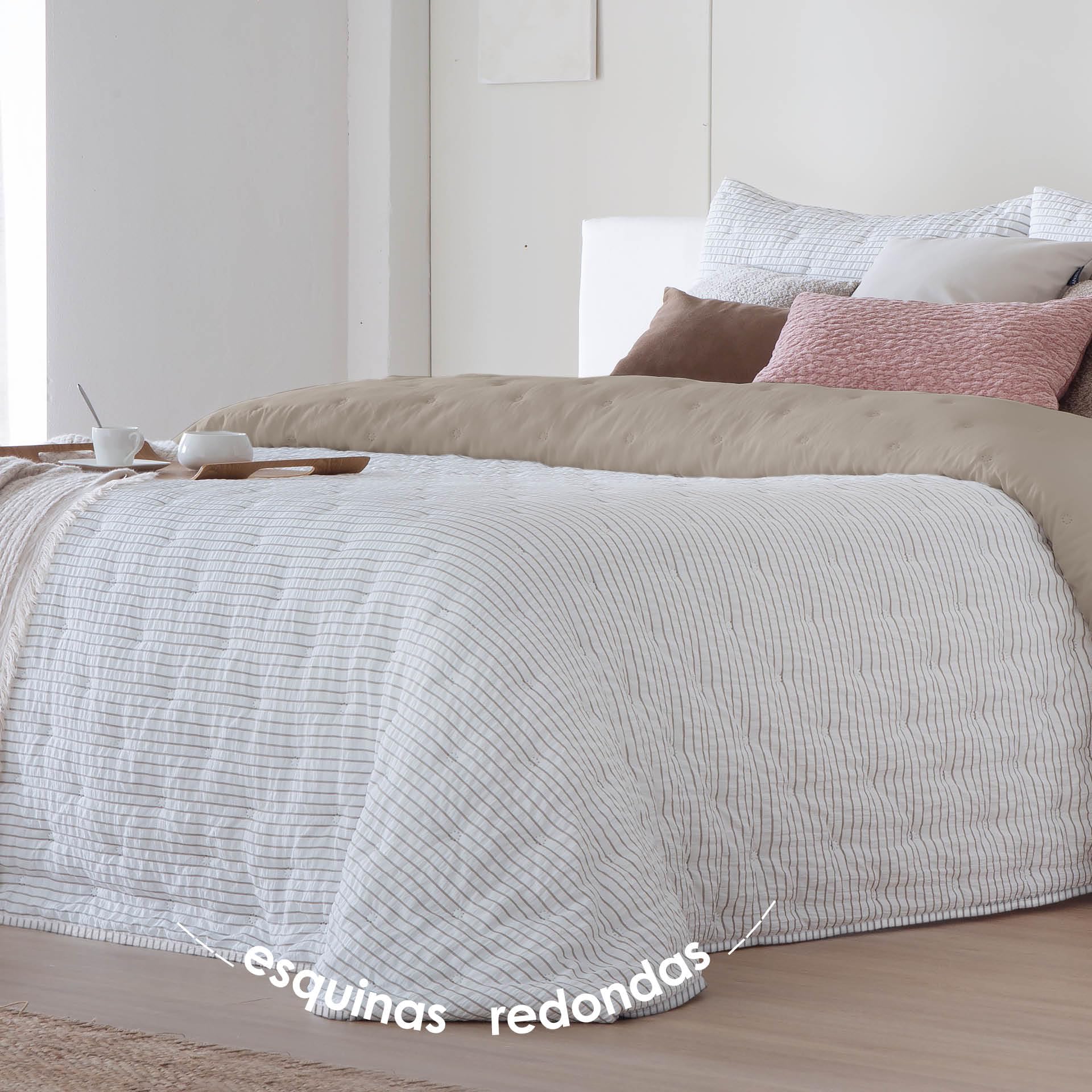 Fundeco - Colcha de Invierno Tejido Jacquard - Bouti Modelo Royal Beig - Cama 105 - Incluye Funda Cojín 50 x 70 cm - Diseño Elegante y Suave al Tacto