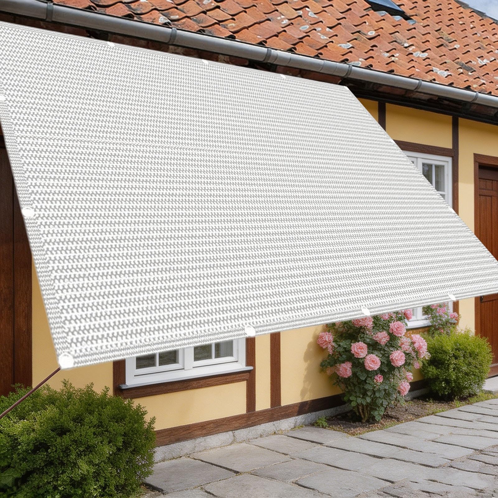 Voile d'ombrage blanc perméable : fini les poches d'eau au jardin