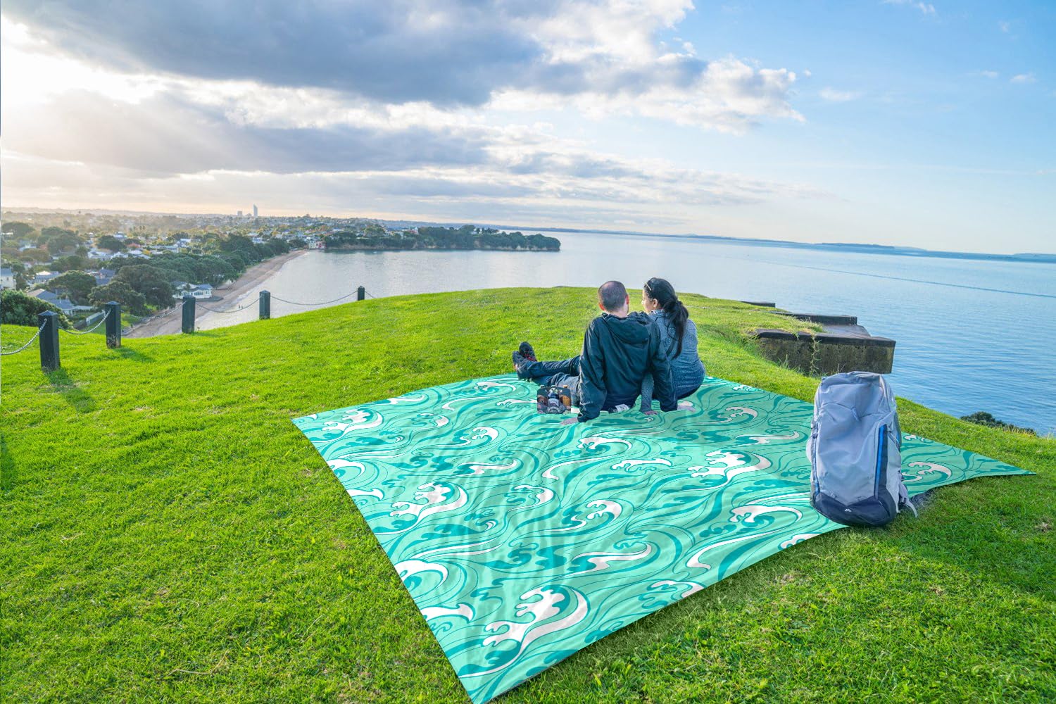 WEKAPO Couverture de Plage imperméable, Anti-Sable, surdimensionnée, Extra | Tapis de plage avec piquets, sac de rangement – Essentiels pour la plage en plein air, pique-nique (vagues de l'océan