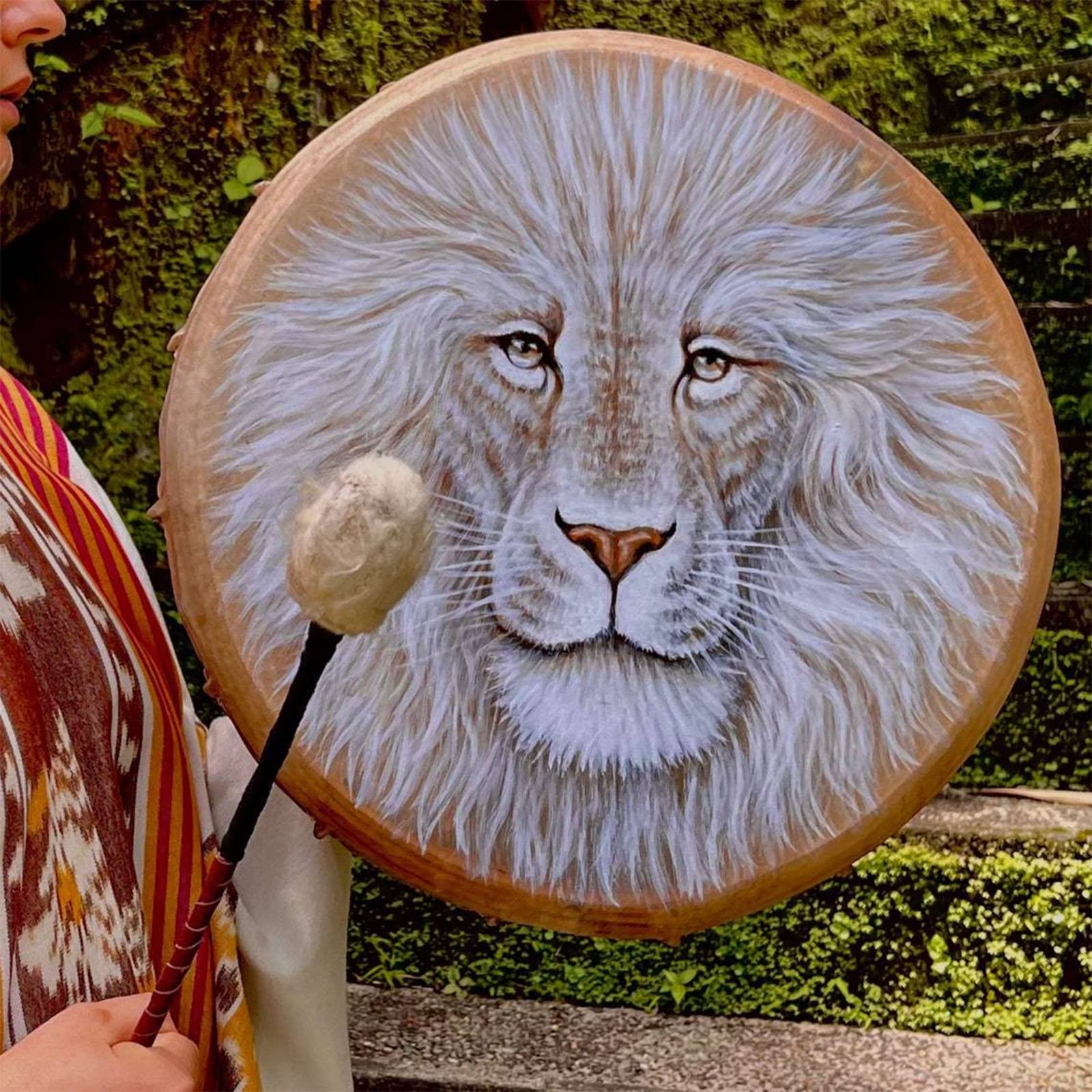 Tambor Chamán Hecho a Mano con Patrón de León, Instrumento Espiritual para Curación con Sonido (León)