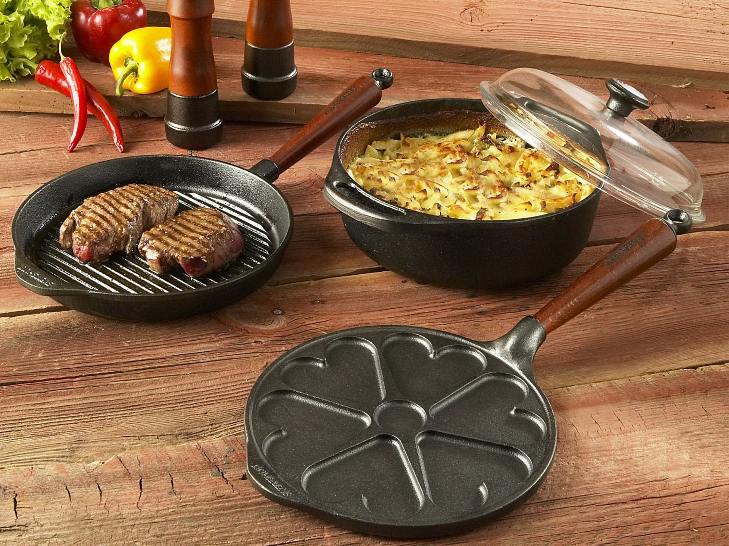 Skeppshult Pfanne Holzgriff Bratpfanne/Servierpfanne/Grillpfanne/Wok Gusseisen + Prymo Mikrofasertuch Farbe Servierpfanne, Größe 25 cm