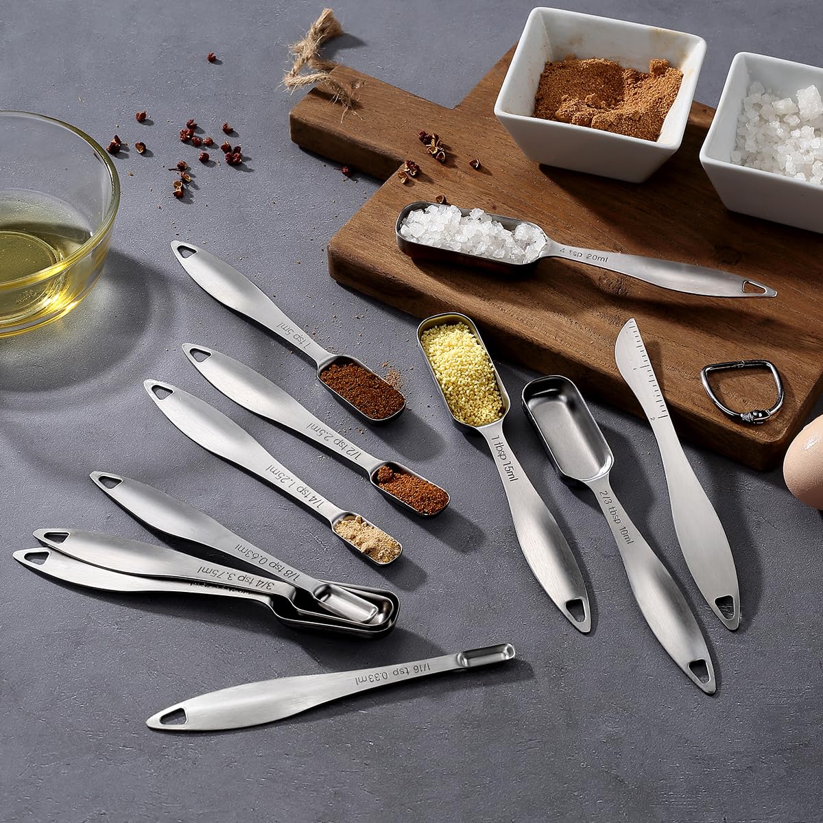 Messbecher und Löffel-Set, 24-teilig, aus 18/8 Edelstahl, robust, 8 Messbecher, 10 Messlöffel, 1 Nivellierer und 5 Mini-Messlöffel, ideal für trockene und flüssige Zutaten