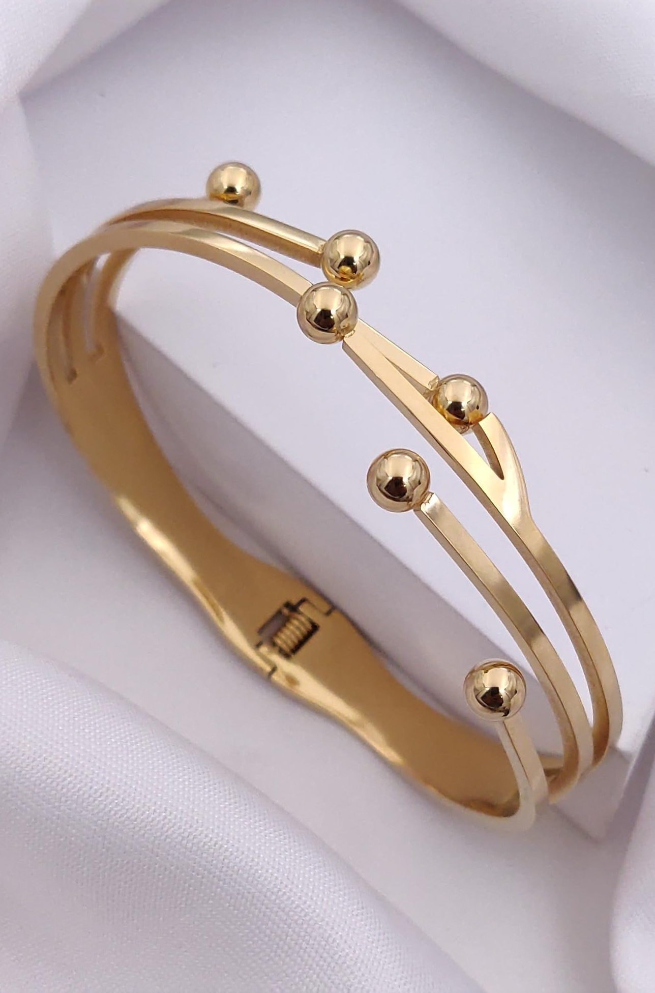 Gold-Plated Fashion Women’s Bracelet Gifting, Parties, and Casual Outfits Wrist Accesssory Fashionable Jewelry for Modern Looks