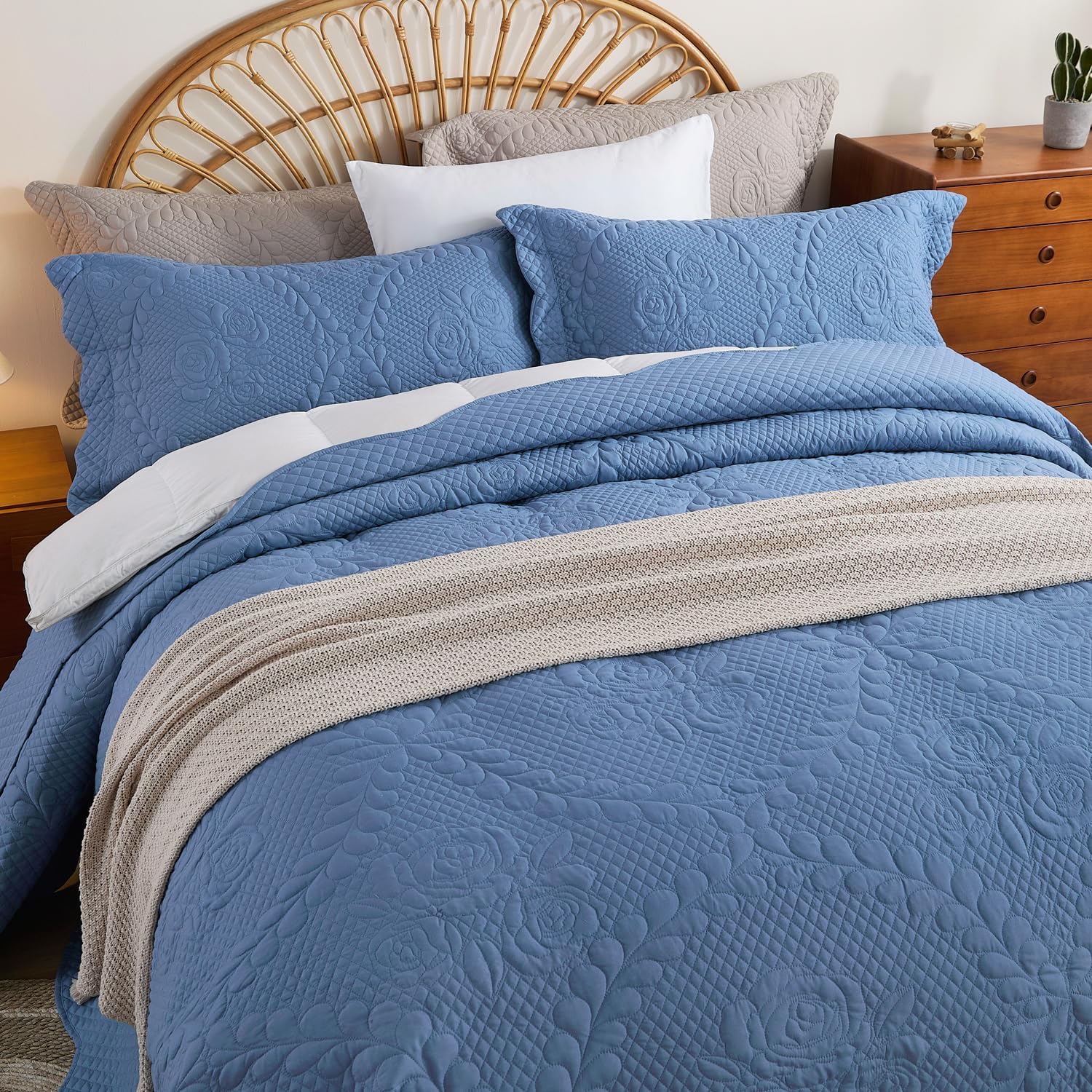 EVENHUG Oversized King Bedspreads California King Quilt Set with Pillow Shams Extra Wide Large King Size Quilts Lightweight Coverlet Bedding Sets Blue 120"x128"