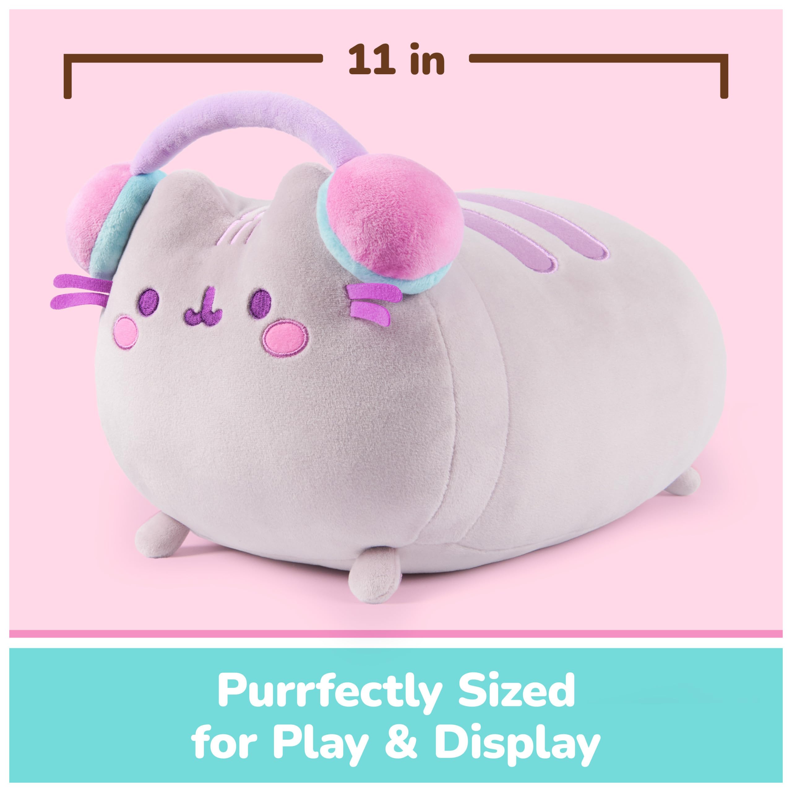 GUND Pusheen Gamer Squisheen Pluszowa zabawka, miękka zabawka, kolekcjonerska pluszowa zabawka, dekoracja do gier, wypchane zwierzę dla osób od 8 lat i starszych, szara, 28 cm