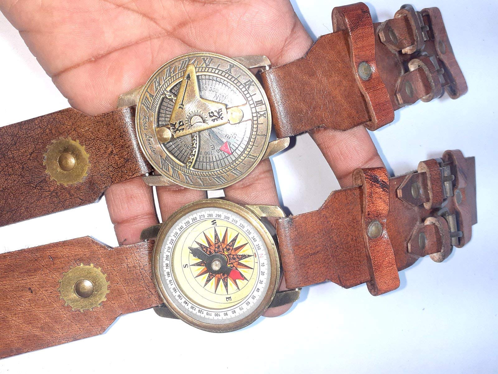 Montre à main en laiton avec boussole extérieure pour groupe d'amis