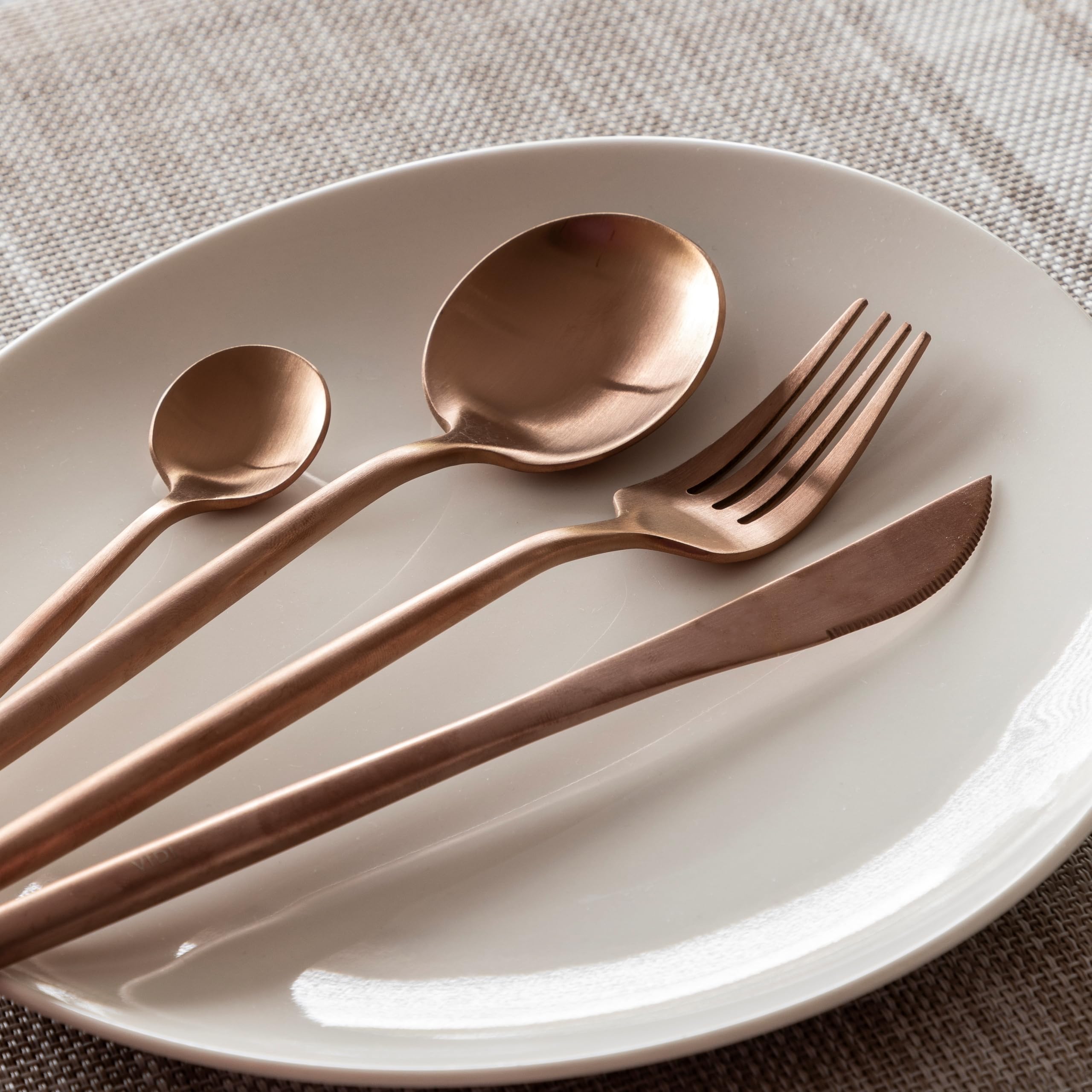 VIDI Ferro Set de Couverts Or Rose | Service de Table 6 Personnes | Couverts de luxe 24 pièces | Cuillères, Fourchettes, Couteaux, Cuillères à café | Acier inoxydable | Passe au Lave-vaisselle