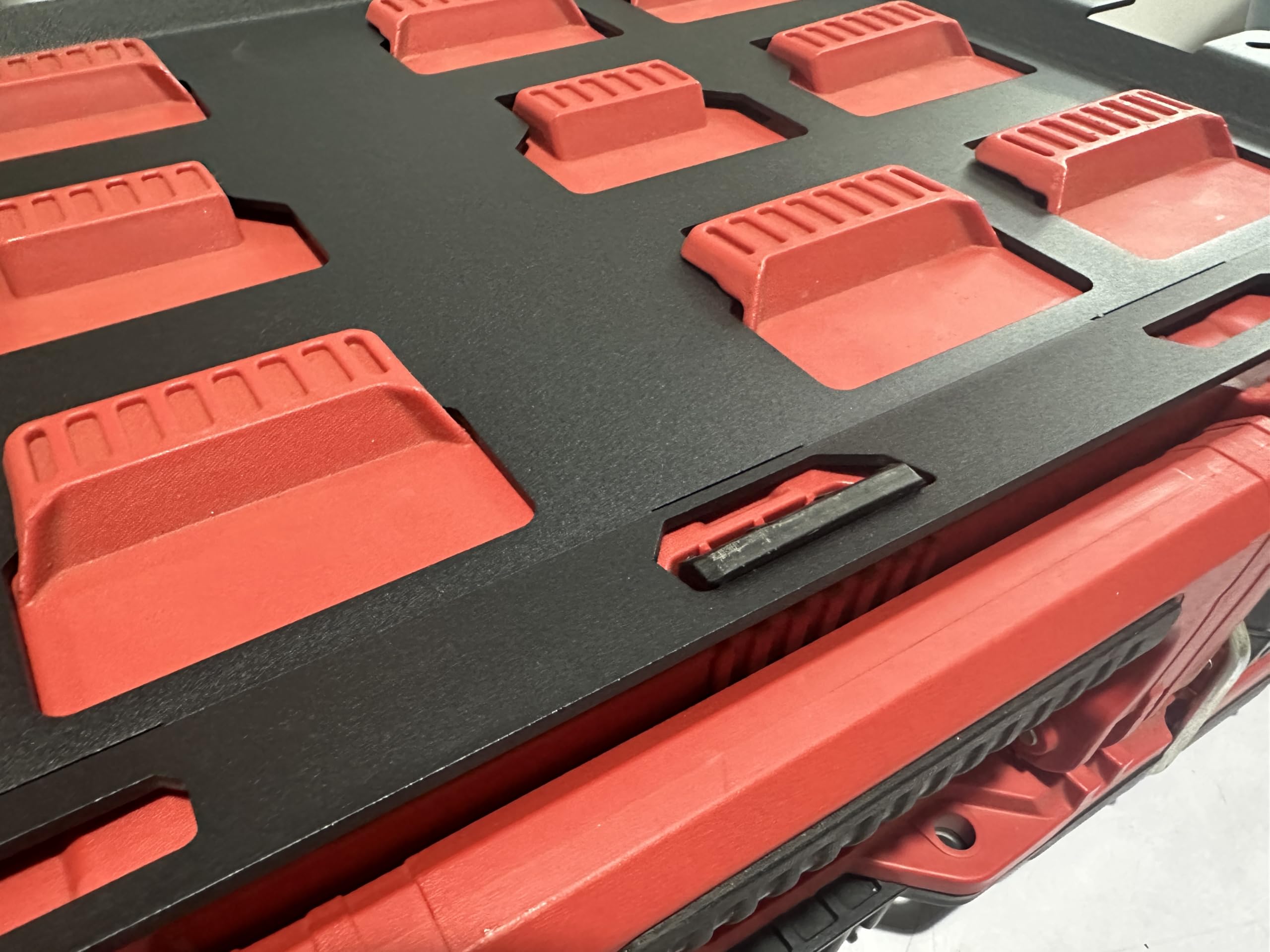 NyVoozy Milwaukee Packout Wandhalterung Packout Montageplatte, Metallbasis für Milwaukee Werkzeugkästen, Milwaukee Montageplatte Wand- oder Bodenhalterung (2 schwarz)