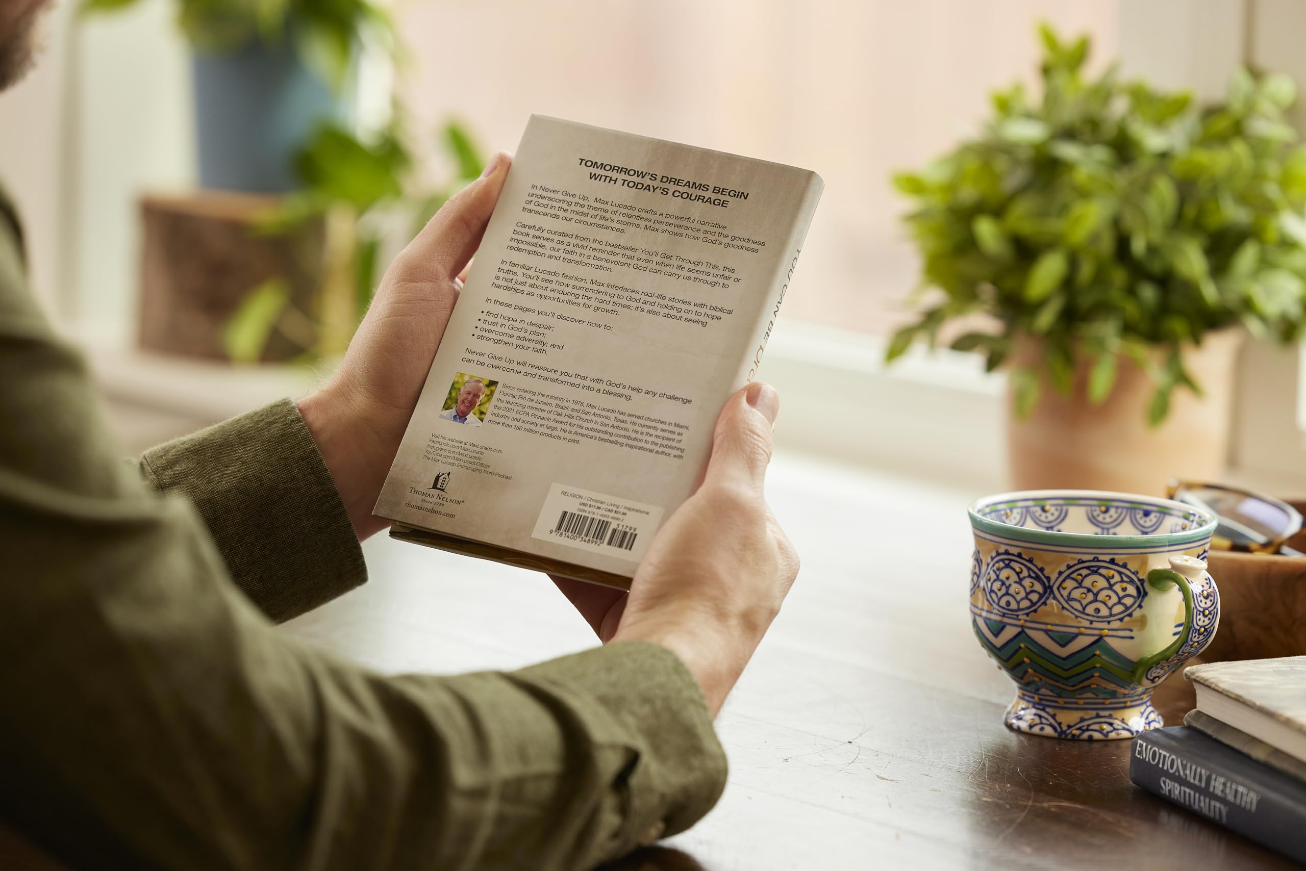 You Can Be Brave: Tomorrow’s Dream Begins with Today’s Courage – The Perfect Christian Graduation Gift to Celebrate Your Grad