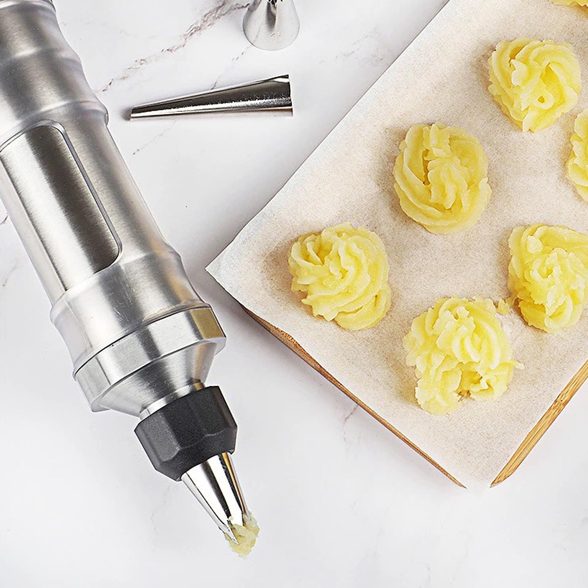 Seringue à garnir en acier inoxydable - Seringue à gâteau professionnelle - Pour décorer des gâteaux avec 6 douilles - Avec récipient transparent