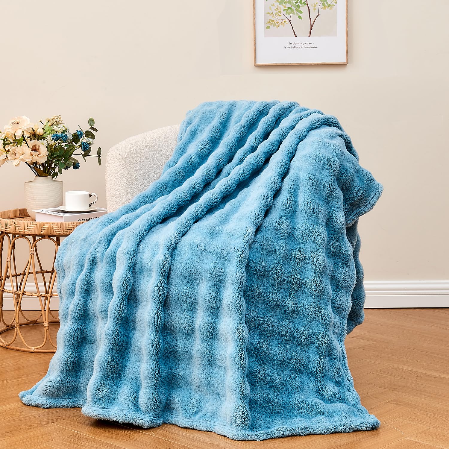 Wajade Fluffy Flannel Blanket White Faux Fur Bed Throw Super Soft Warm Large Blanket for Bed Sofa Car 127X153CM - Image 2