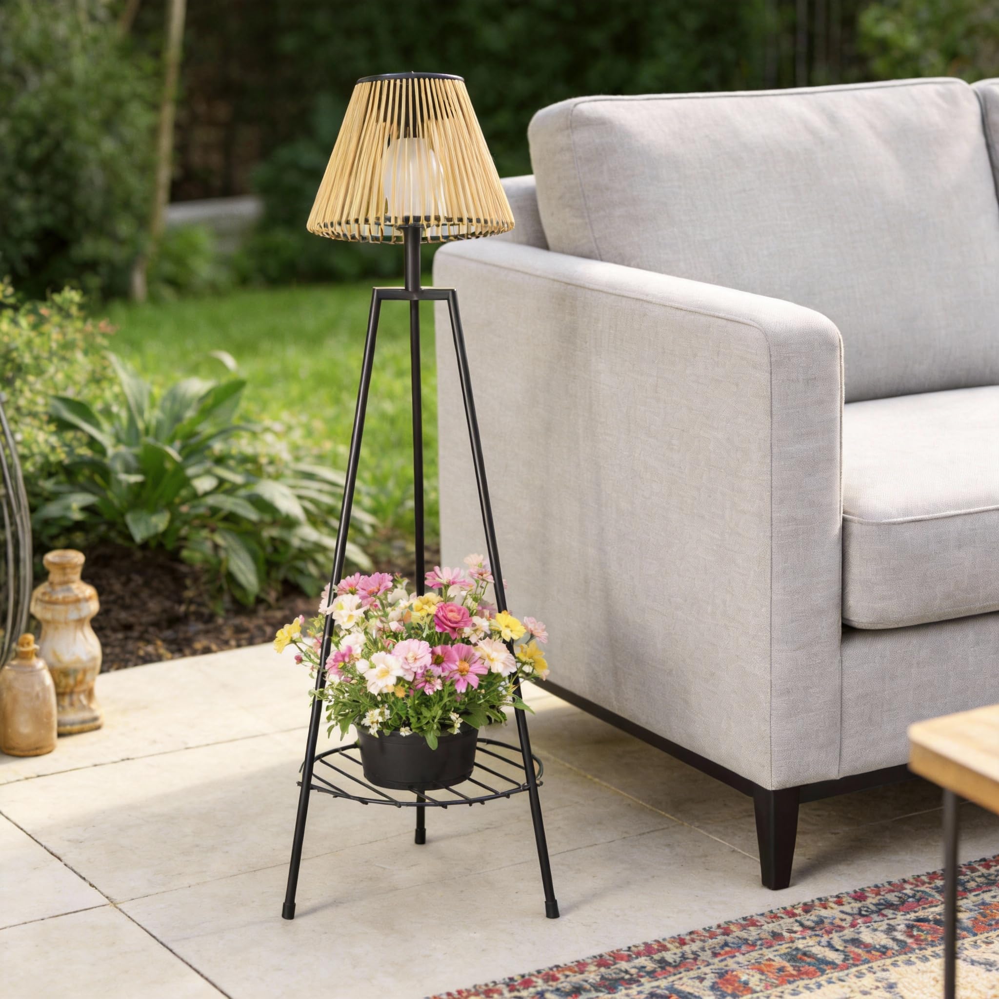 Solarlaterne für außen Boho Pflanzenständer Windlicht Outdoor Dekor Solar Rattan Stehlampe mit Gewebeschirm